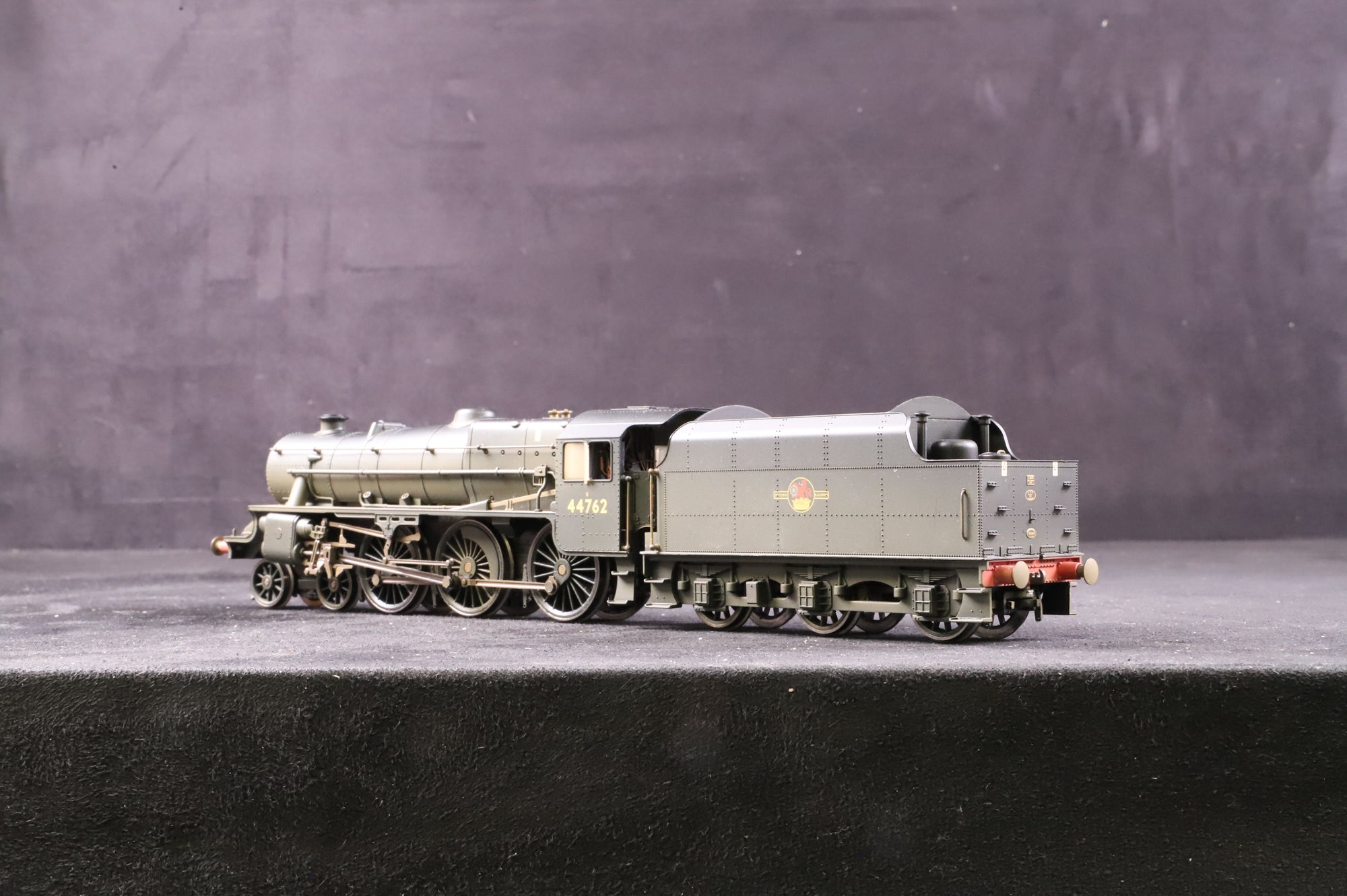 Hornby OO R2360 Class 5MT '44762' BR Black Weathered