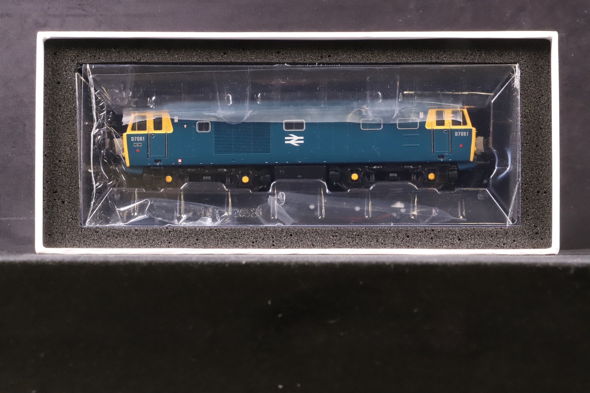 Heljan OO 3512 Class 35 Hymek 'D7061' BR Blue Full Yellow Ends