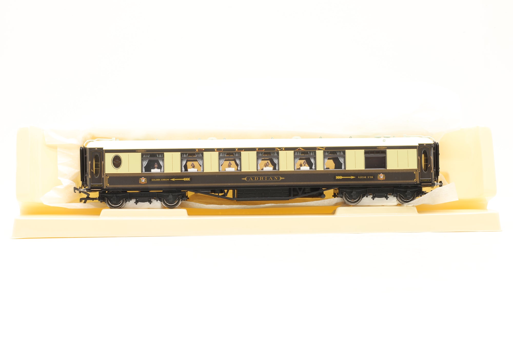 Hornby OO R4196 'The Golden Arrow' Coach Pack