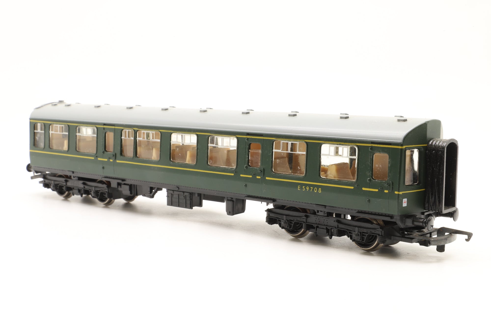 Hornby OO R687 Class 110 3-Car DMU in BR Green