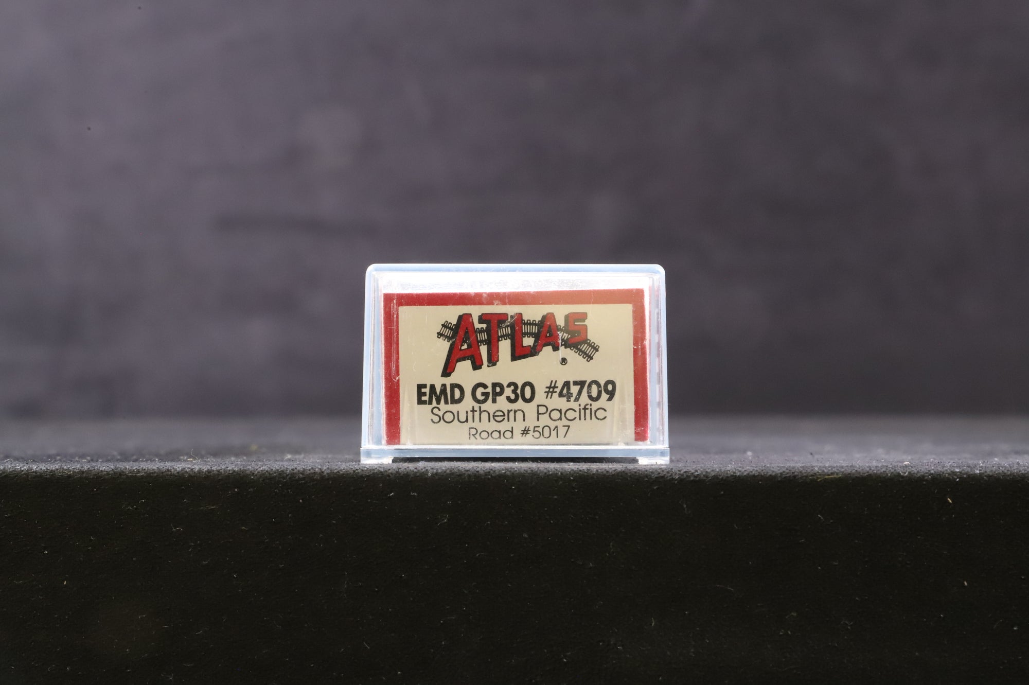 Atlas N Gauge 4709 EMD GP30 No.5017 in Southern Pacific Livery