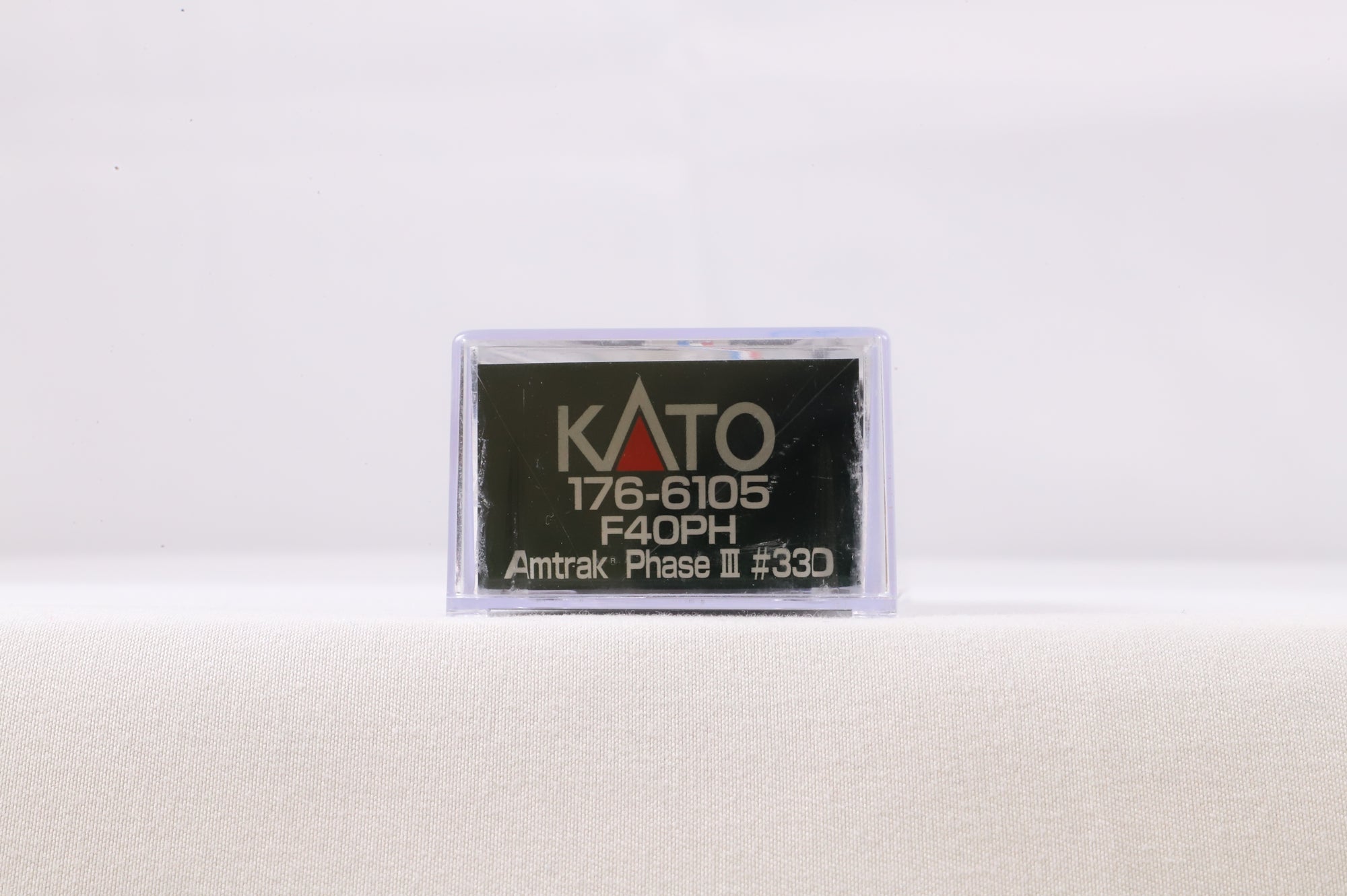 Kato N 176-6105 F40PH Amtrak Phase 3 '330' Diesel Locomotive