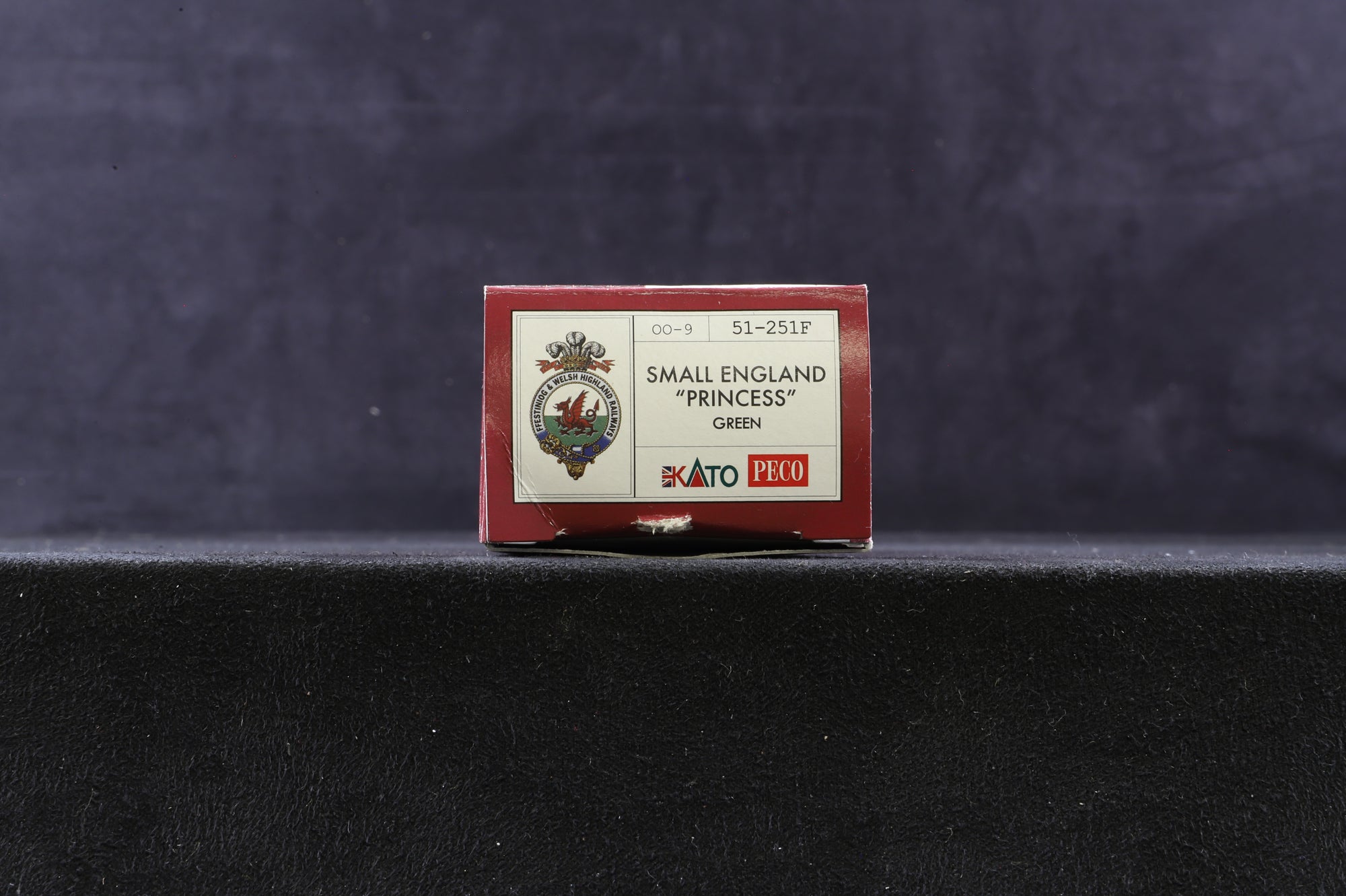 Kato/Peco OO-9 Narrow Gauge 51-251F Small England 'Princess' in Ffestiniog and Welsh Highland Railways Green