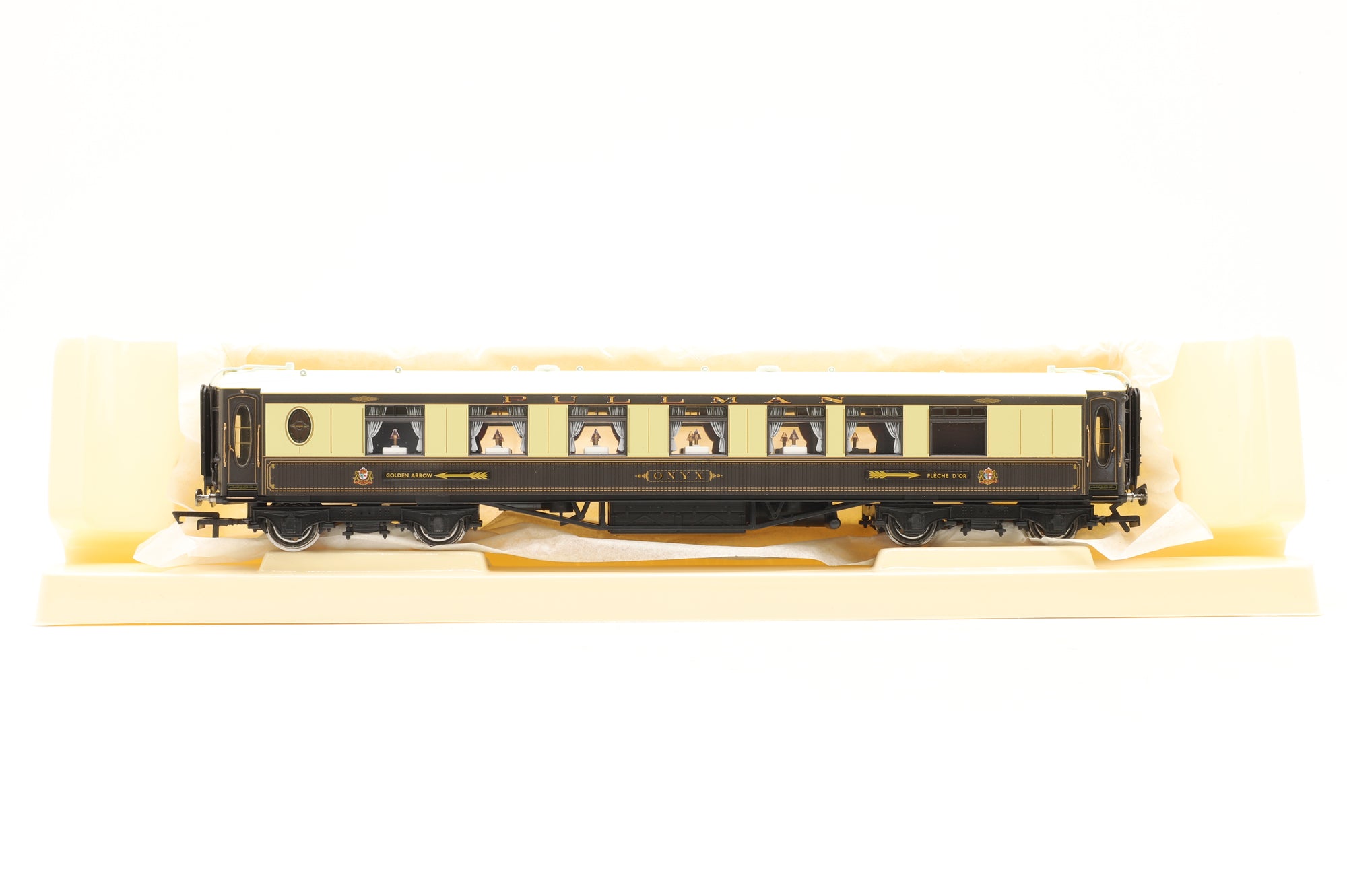 Hornby OO R4196 'The Golden Arrow' Coach Pack