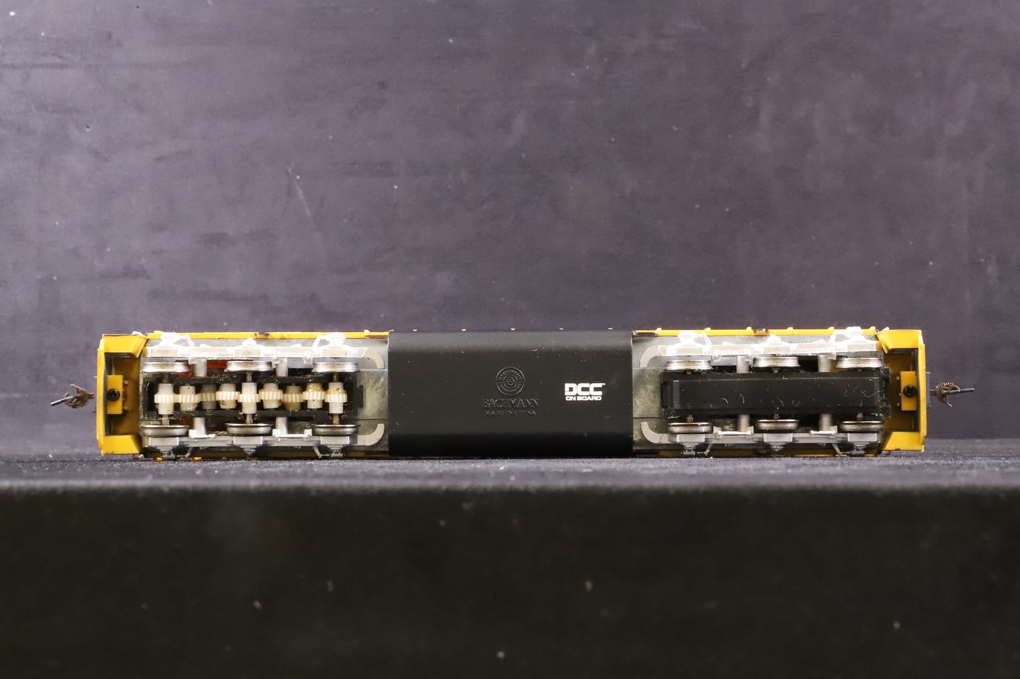 Bachmann HO 60901 EMD SD40-2 No.5038 in Santa Fe Livery