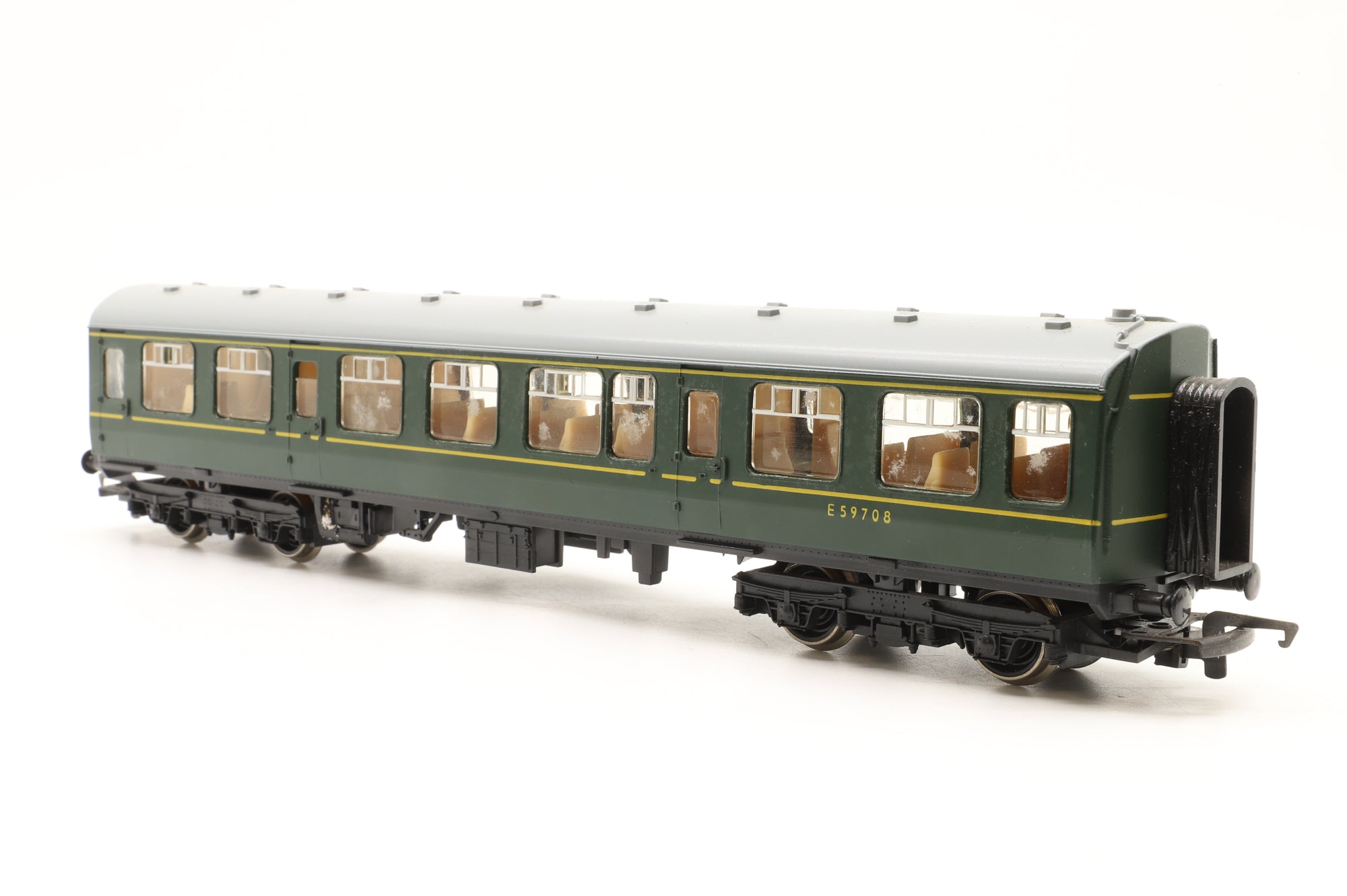 Hornby OO R687 Class 110 3-Car DMU in BR Green