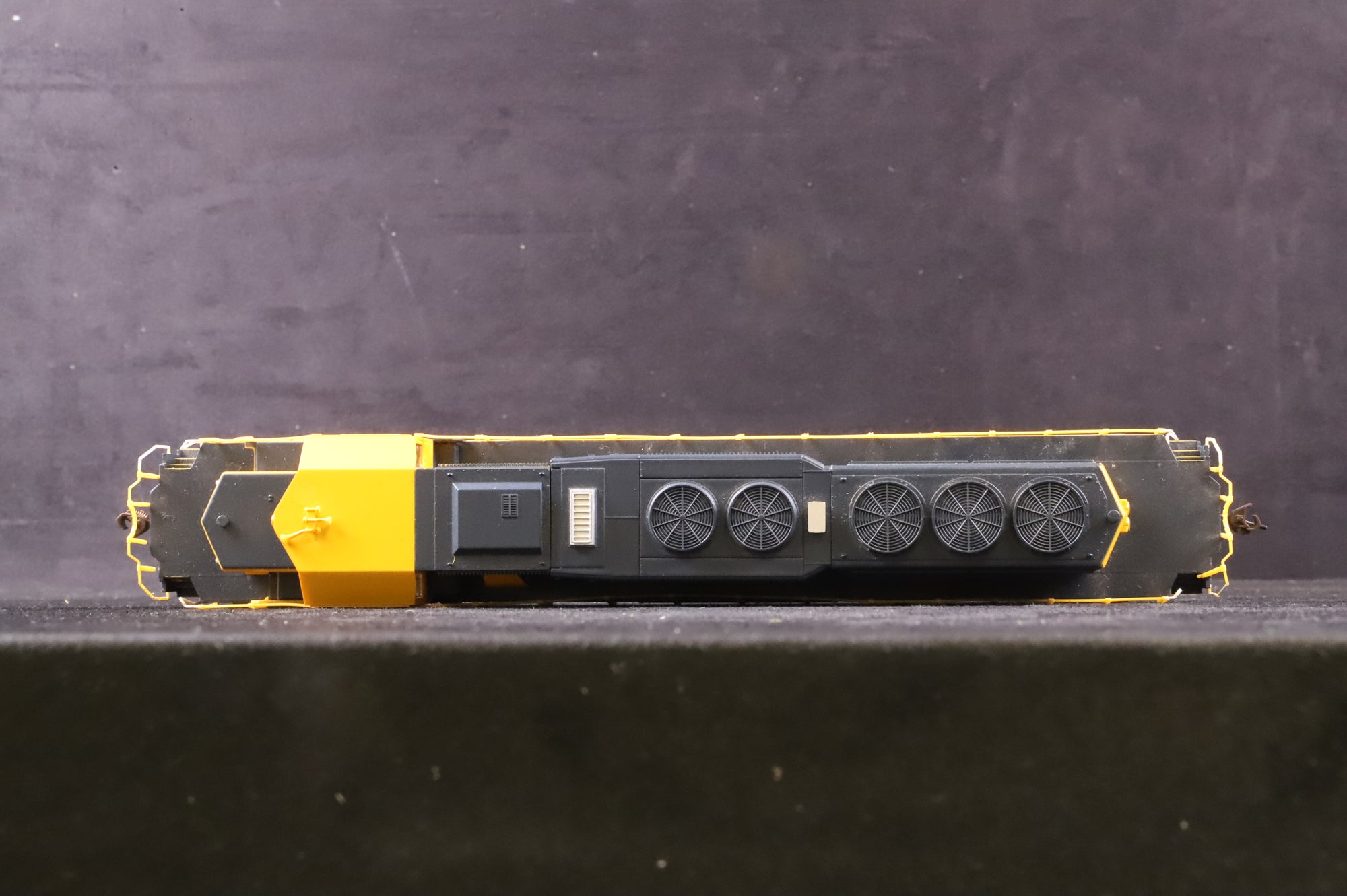 Bachmann HO 60901 EMD SD40-2 No.5038 in Santa Fe Livery