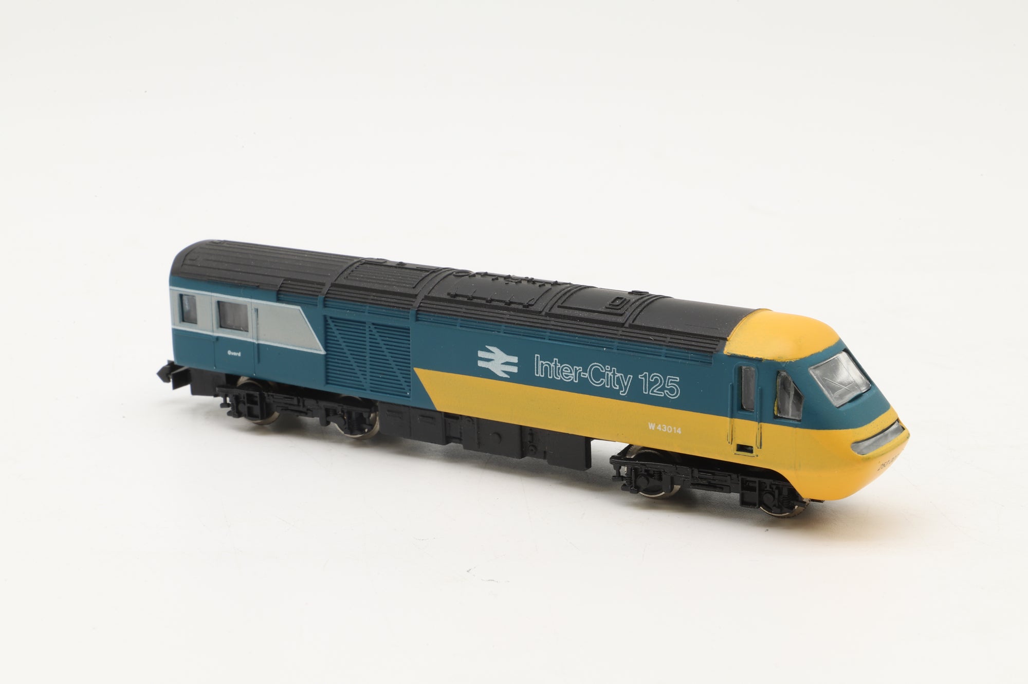 Graham Farish N 8125 Class 43 3-Car HST Set in BR Intercity 125 Livery