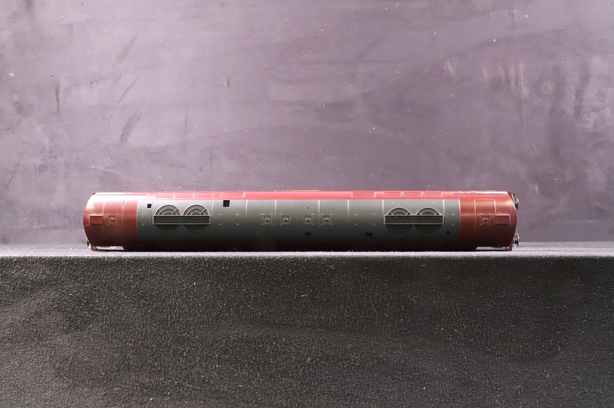 Heljan OO 5200 Class 52 D1073 'Western Bulwark' in BR Maroon