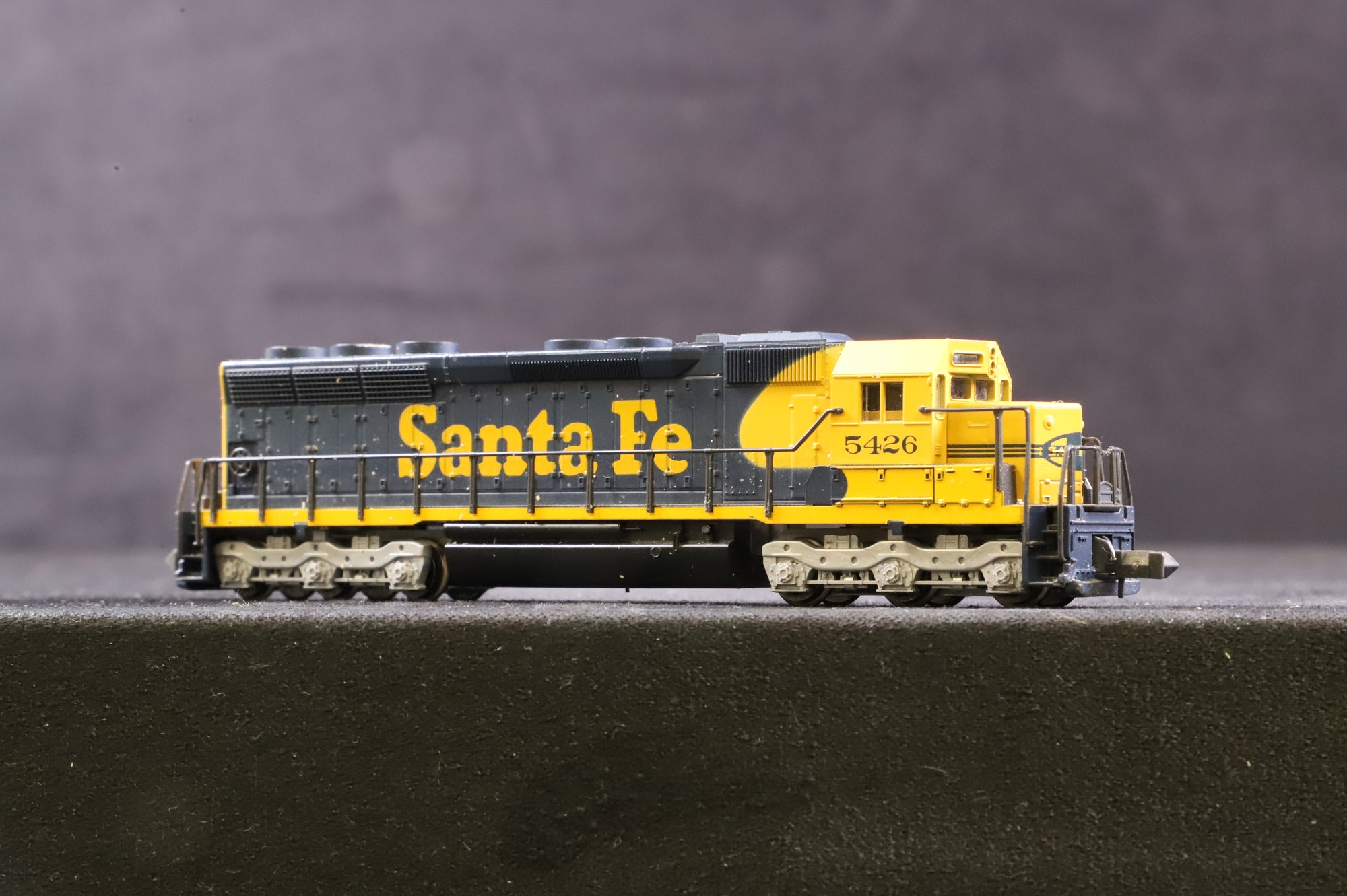 Kato N Gauge 176-312 EMD SD45 No.5426 in Santa Fe Livery