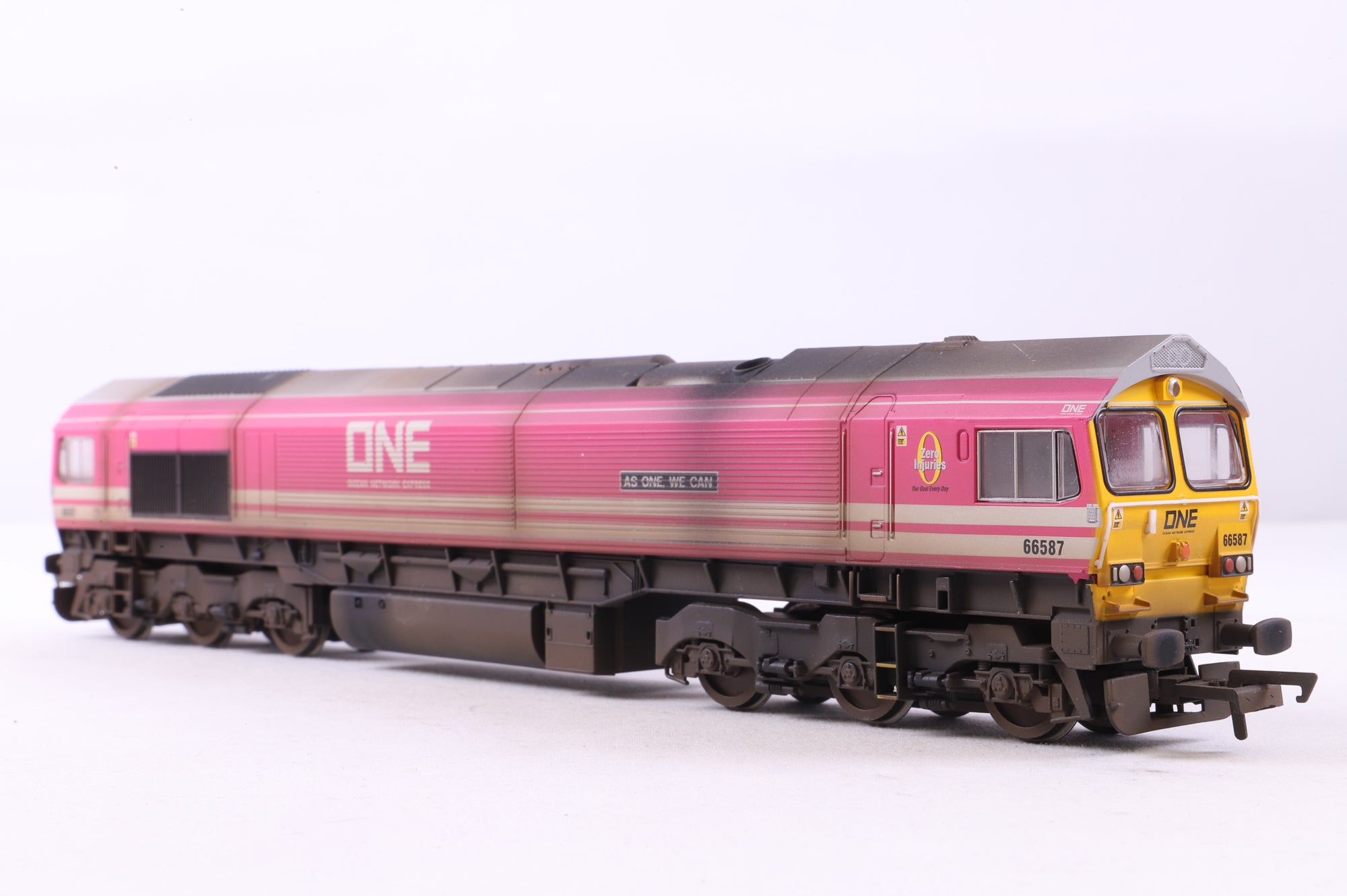 Hornby OO R3923 Ocean Network Express Class 66 Co-Co 'As One, We Can' '66587', DCC Fitted, Weathered