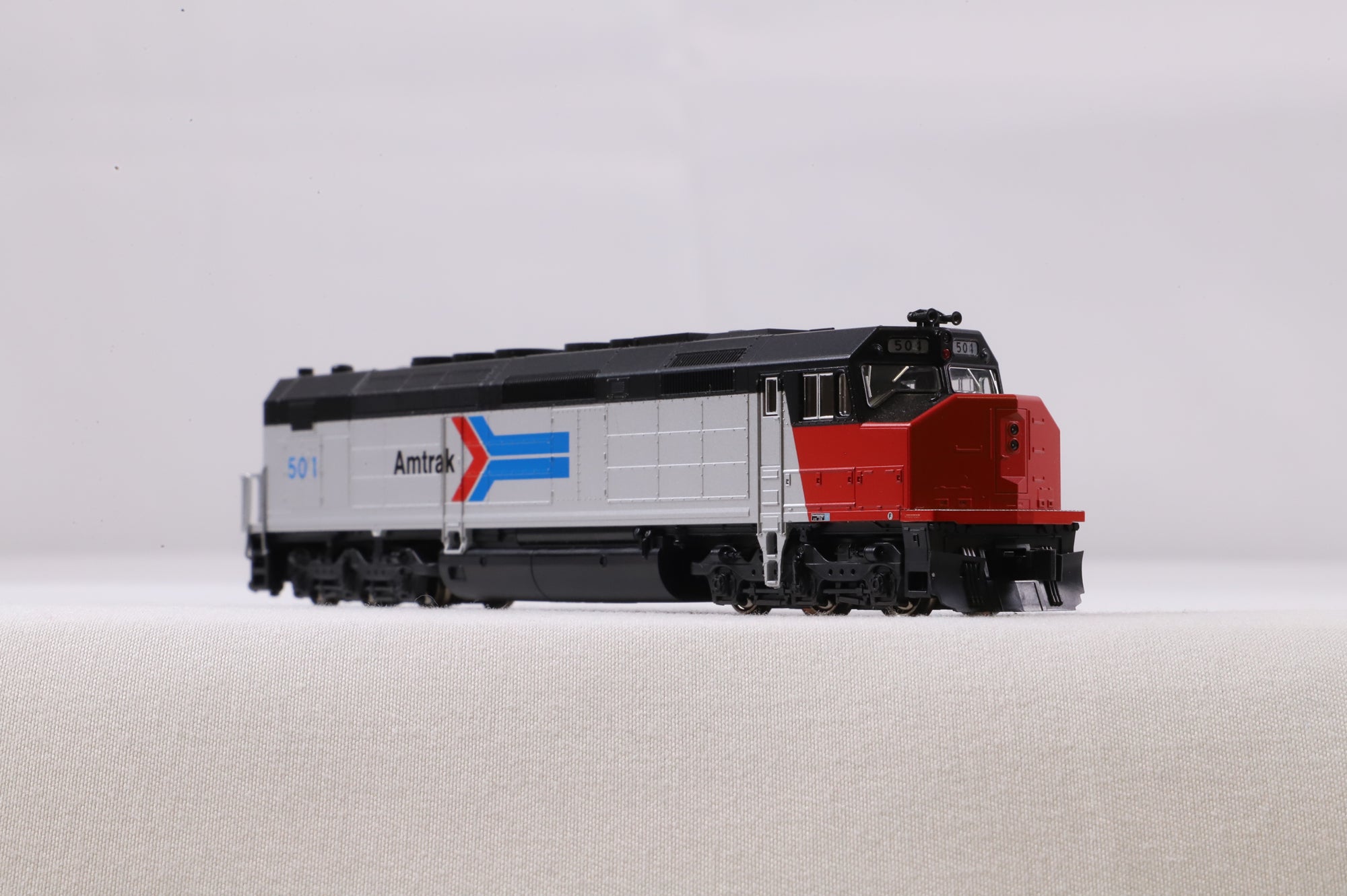 Kato N 176-9201 SDP40F Type 1 Body Amtrak Phase 1 '501' Diesel Locomotive Renumbered