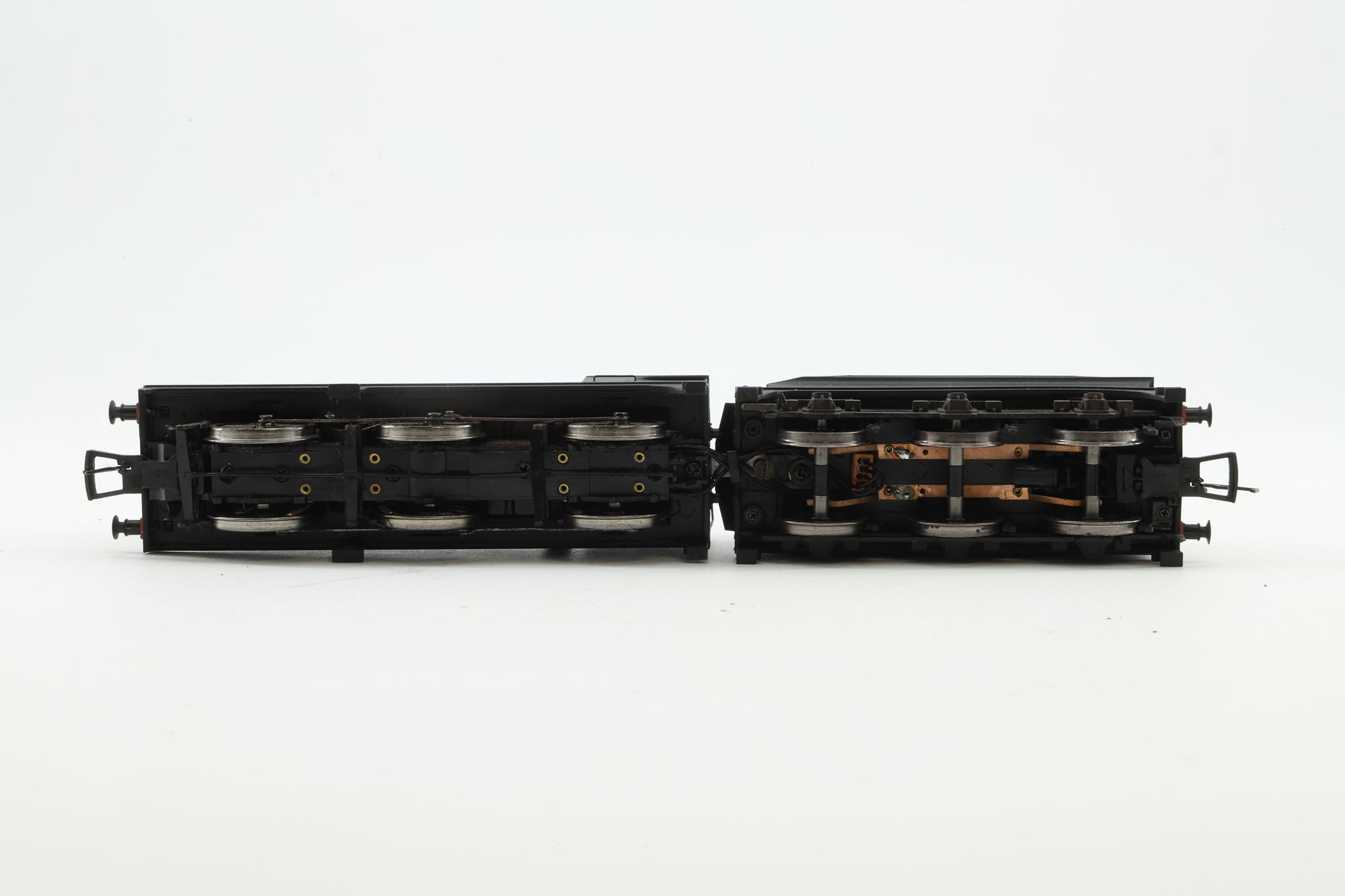 Bachmann OO 31-318 Class J11 '64300' BR Late Crest, Re-Numbered & Crested, Weathered, DCC Sound