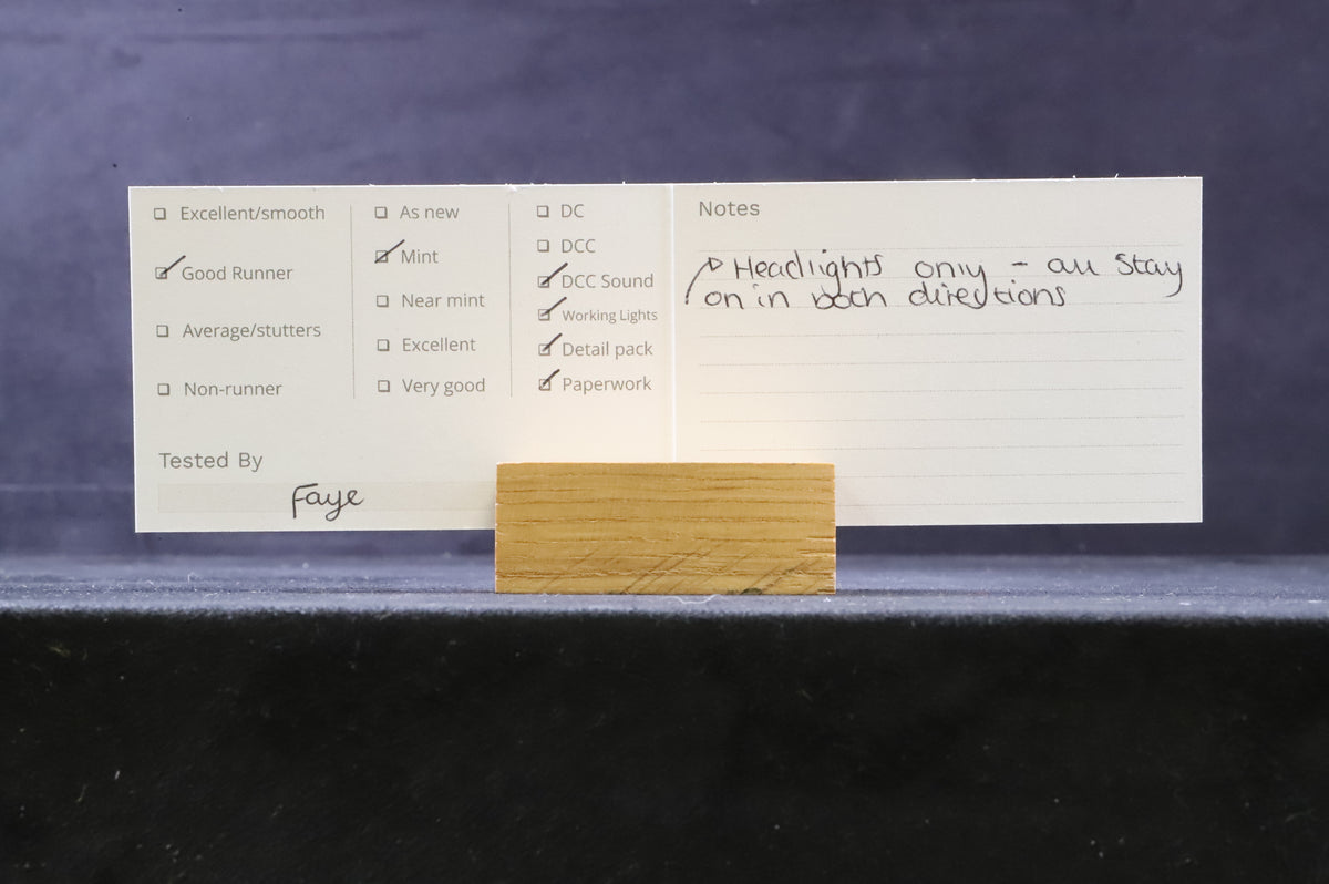 Trix HO 22245 Serie Re 4/4 I No.10036 in SBB/CFF Red - DCC Sound