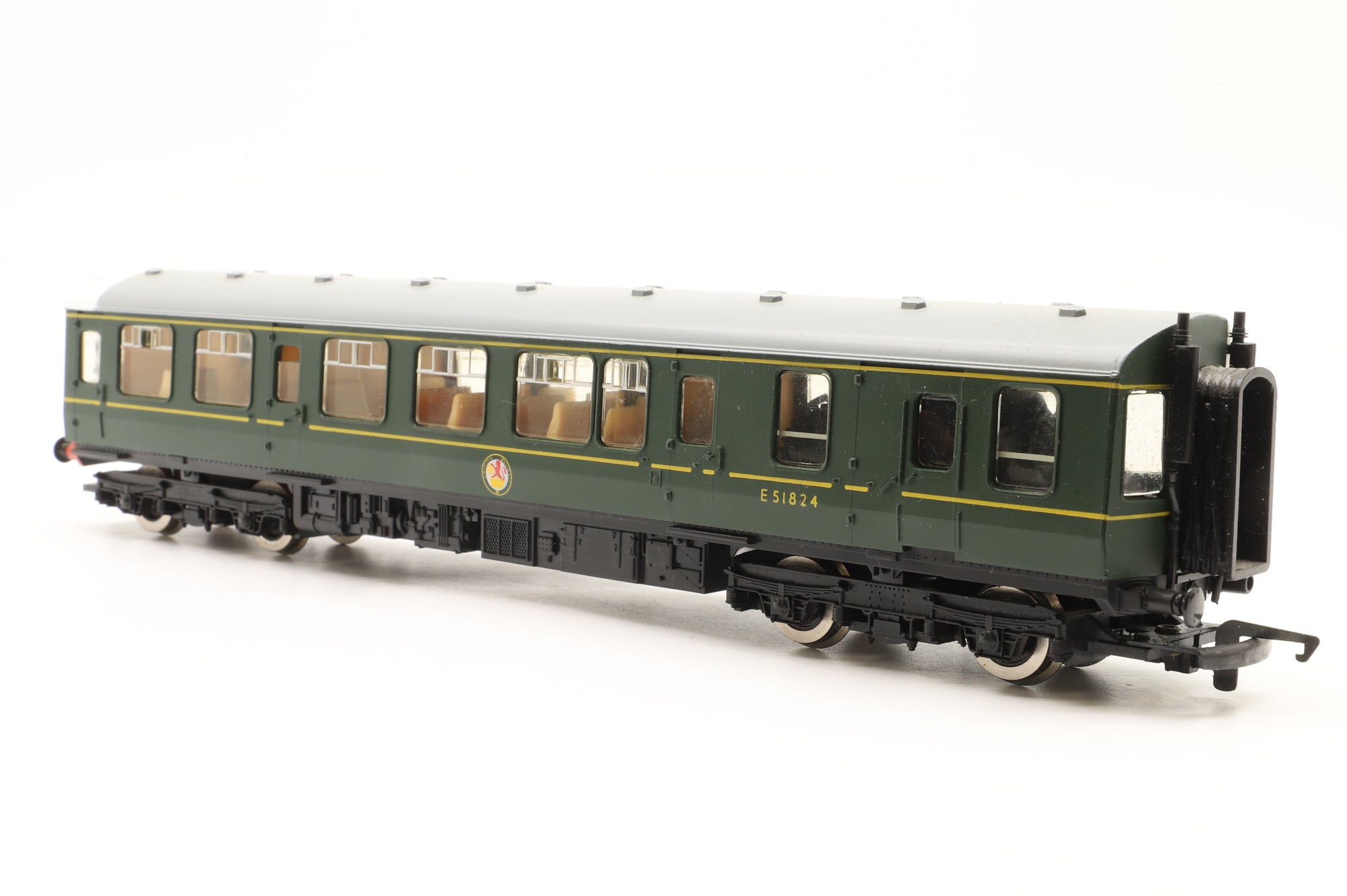 Hornby OO R687 Class 110 3-Car DMU in BR Green