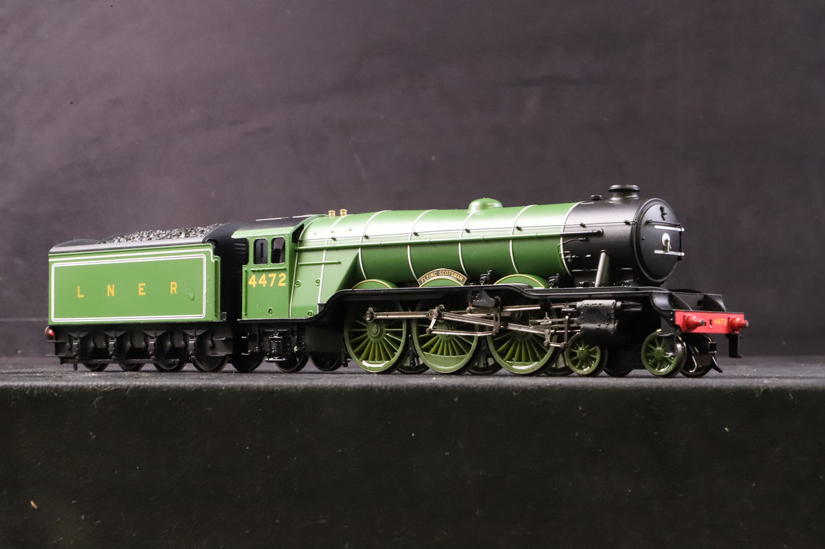 Hornby Railroad OO R3086 Class A1 &#39;4472&#39; &#39;Flying Scotsman&#39; LNER Apple green