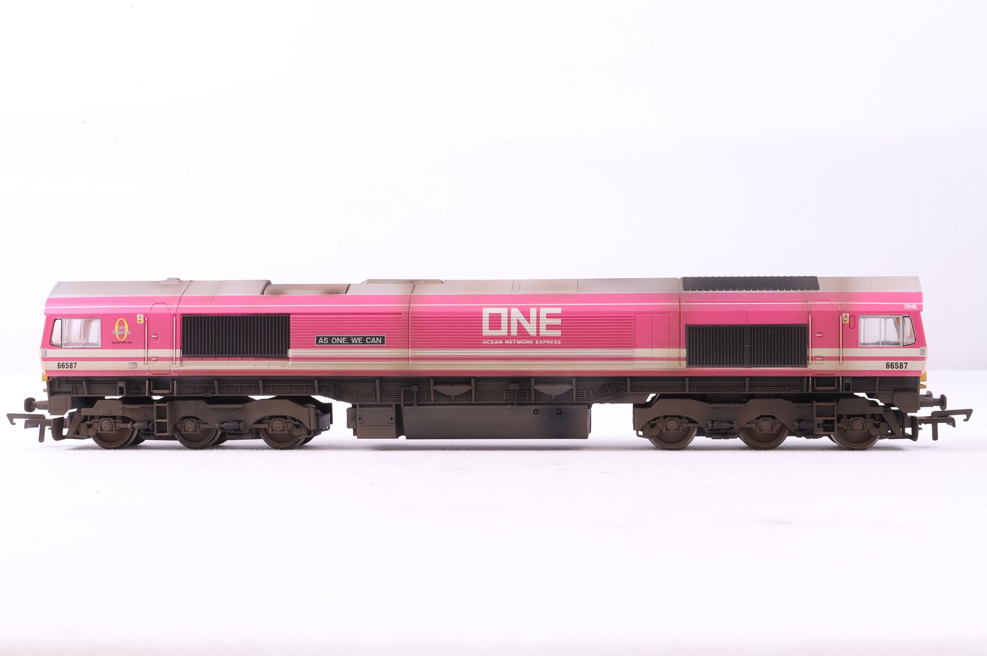 Hornby OO R3923 Ocean Network Express Class 66 Co-Co 'As One, We Can' '66587', DCC Fitted, Weathered