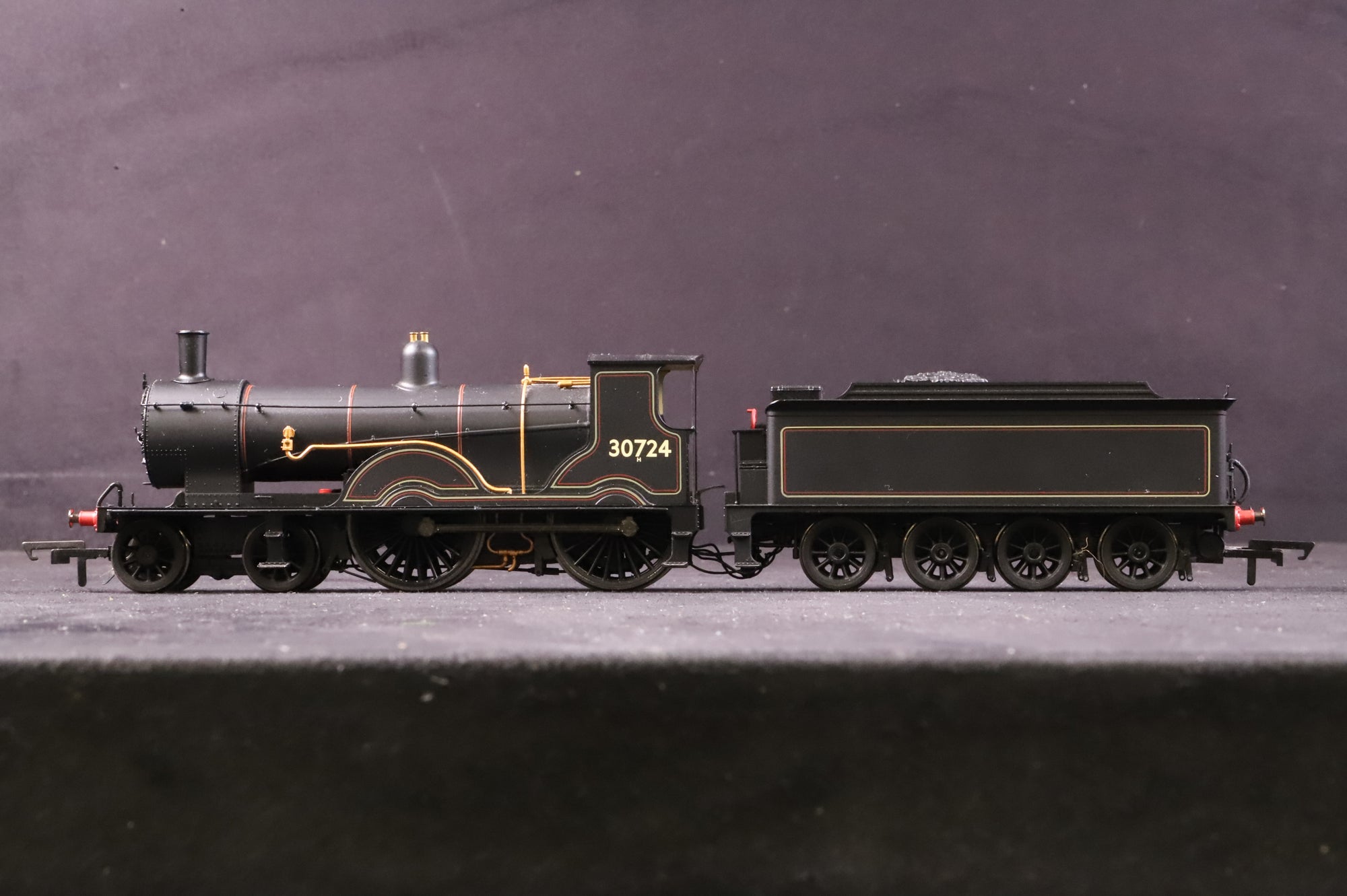 Hornby OO R2712 Class T9 '30724' BR Lined Black
