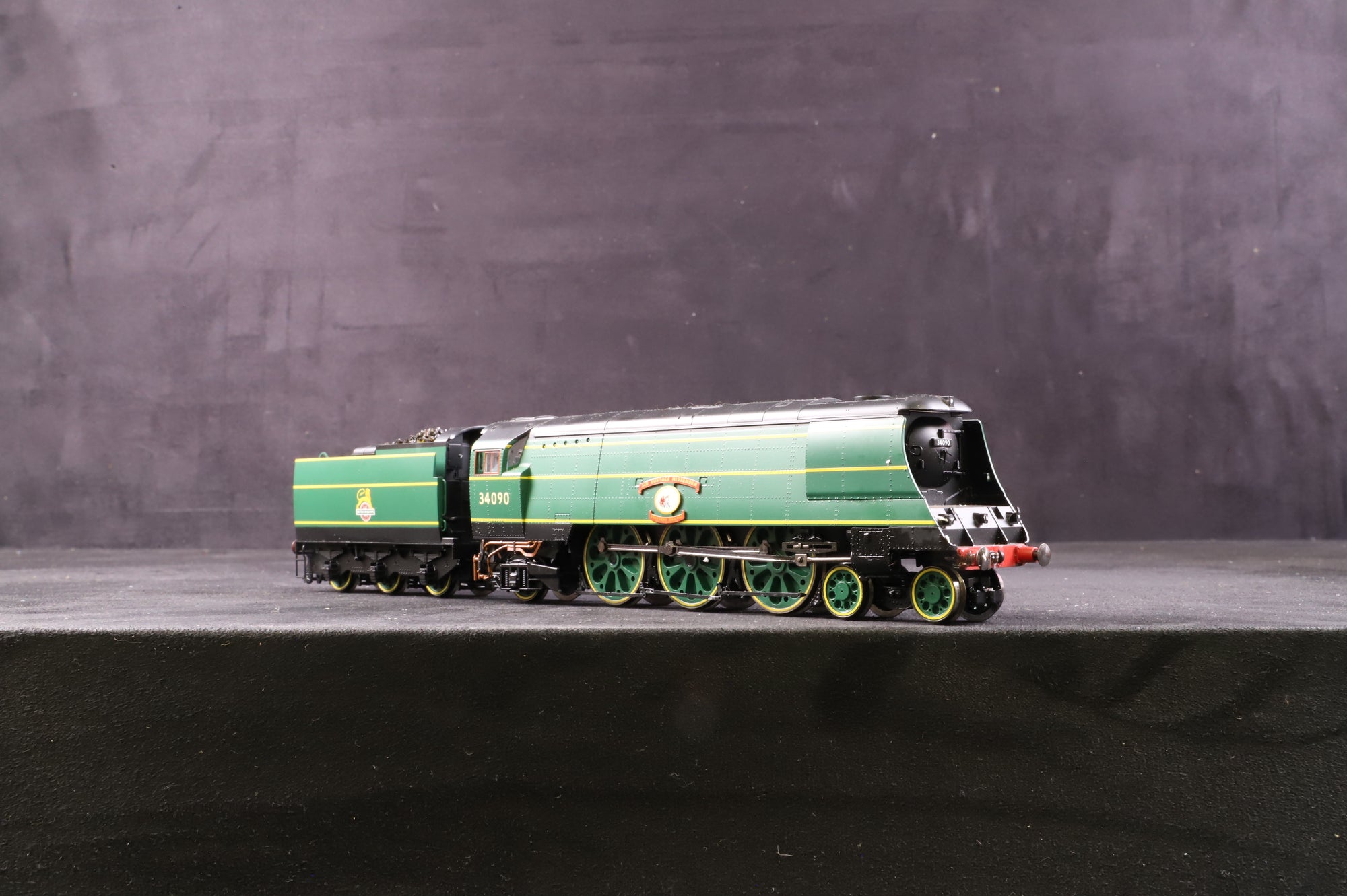Hornby OO R2692 Battle of Britain Class 34090 'Sir Eustace of Missenden' in SR-Style Lined Green w/ Early BR Crests