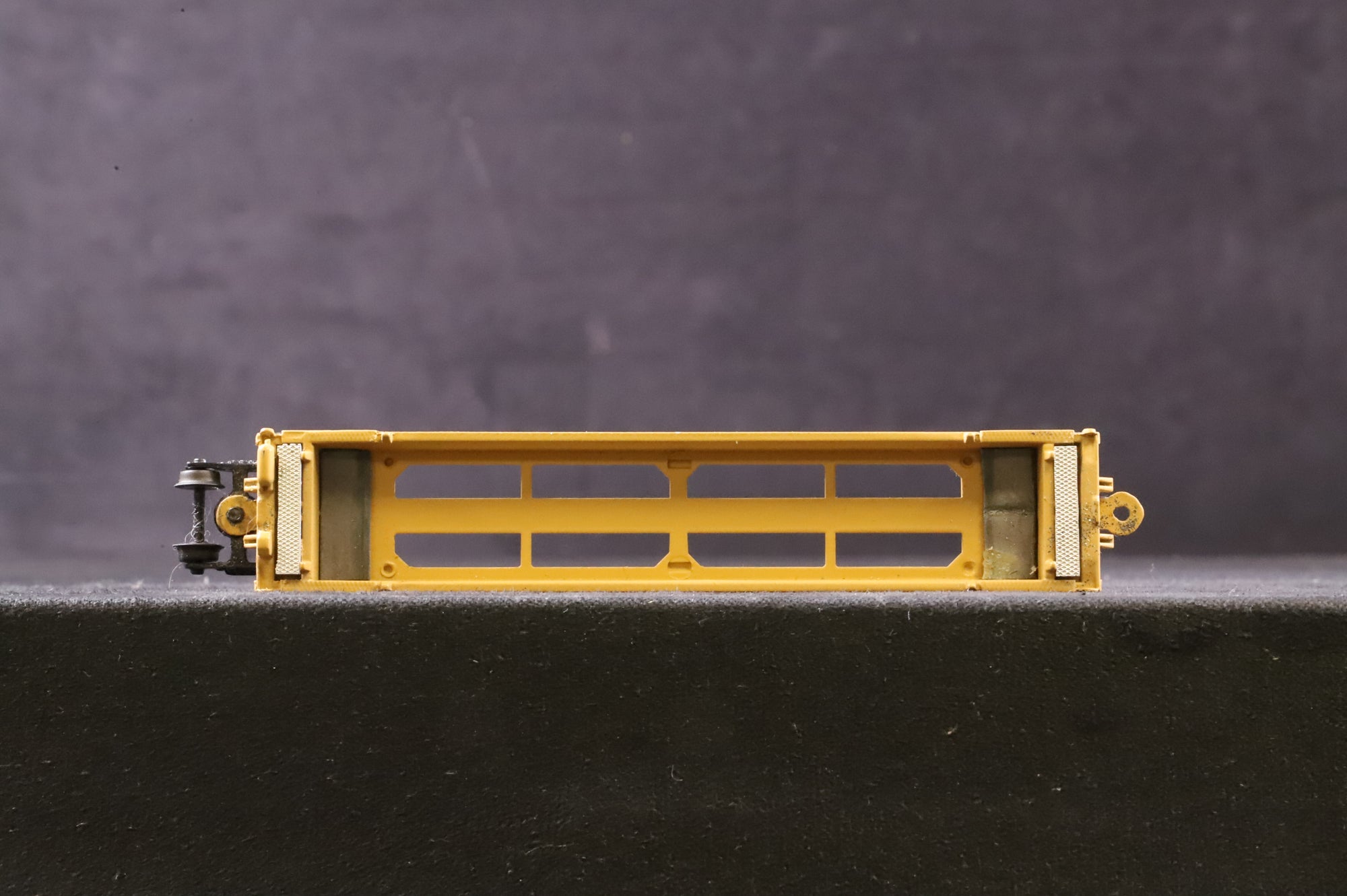 WORKSHOP Walthers N Gauge 932-8108 Thrall 5-Unit Articulated Double Stack Car No.72855 in TTX Livery