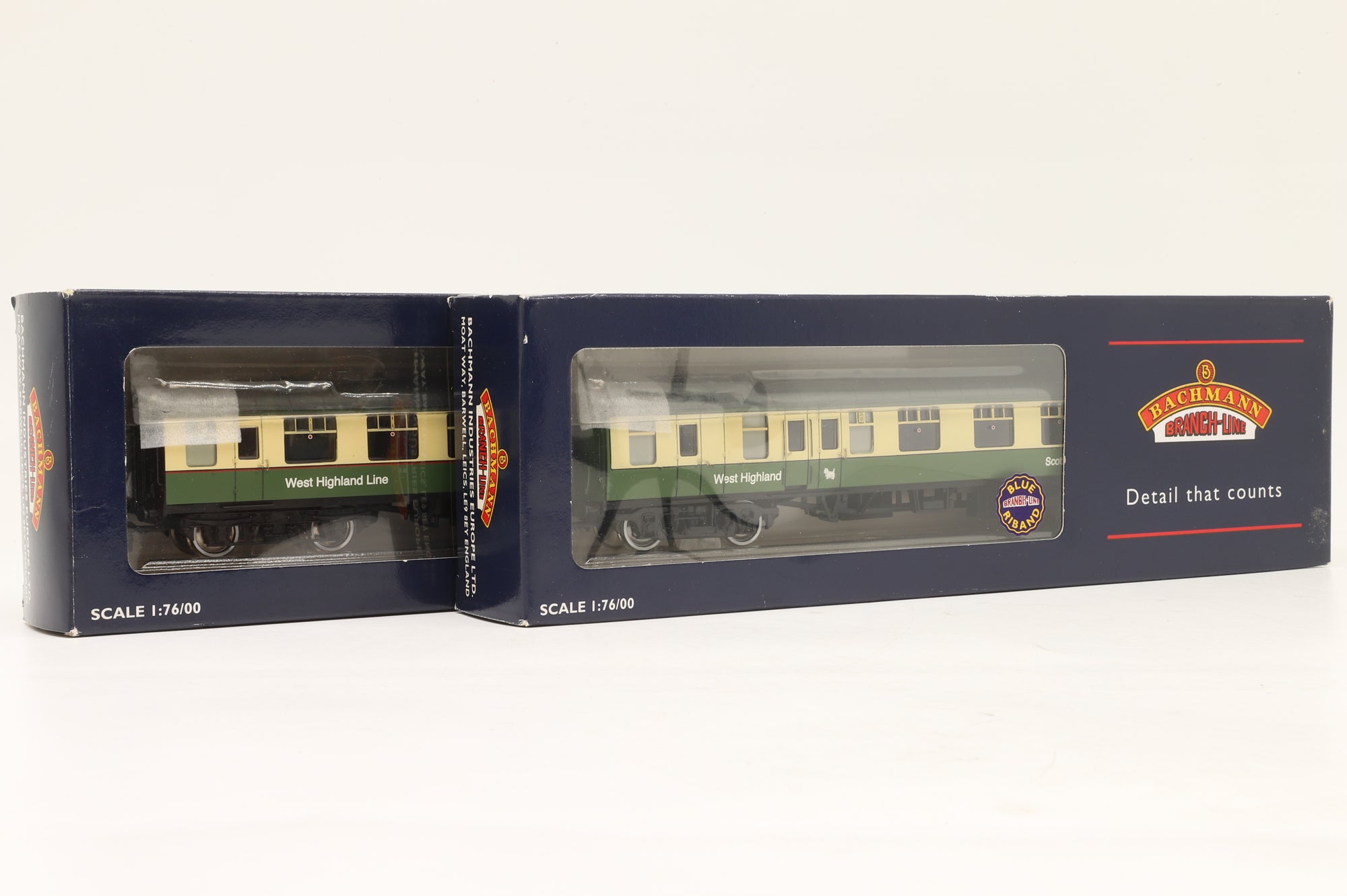 Bachmann OO Rake of 2x Mk1s in West Highland Green/Cream