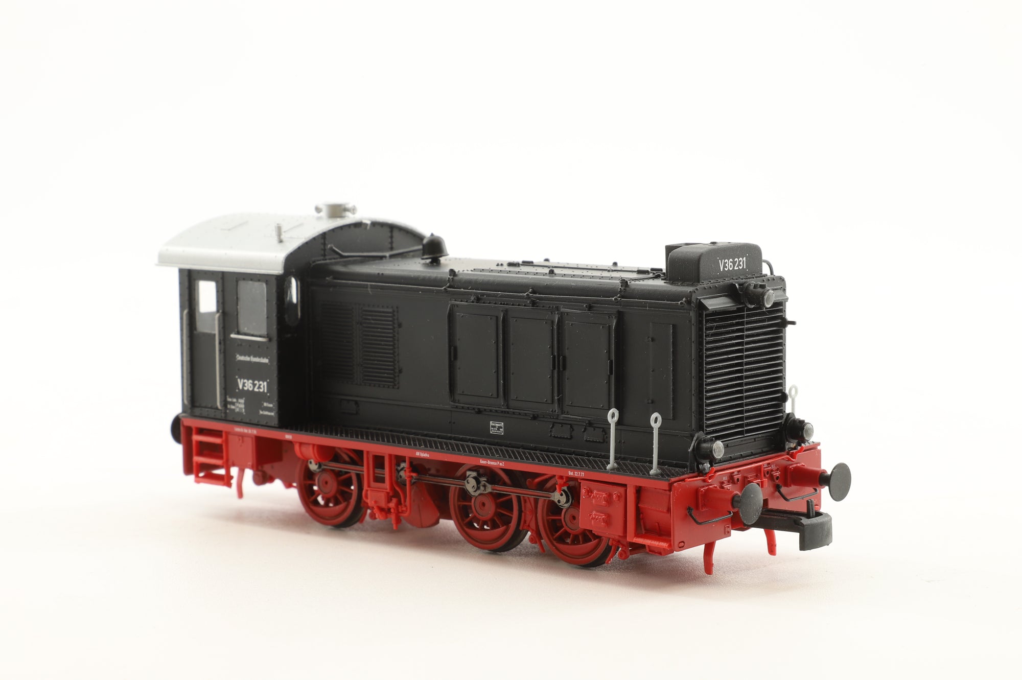 Brawa HO 41636 A/B Twin Pack of V36 Engines 204/231 in DB Black/Red - DCC Sound