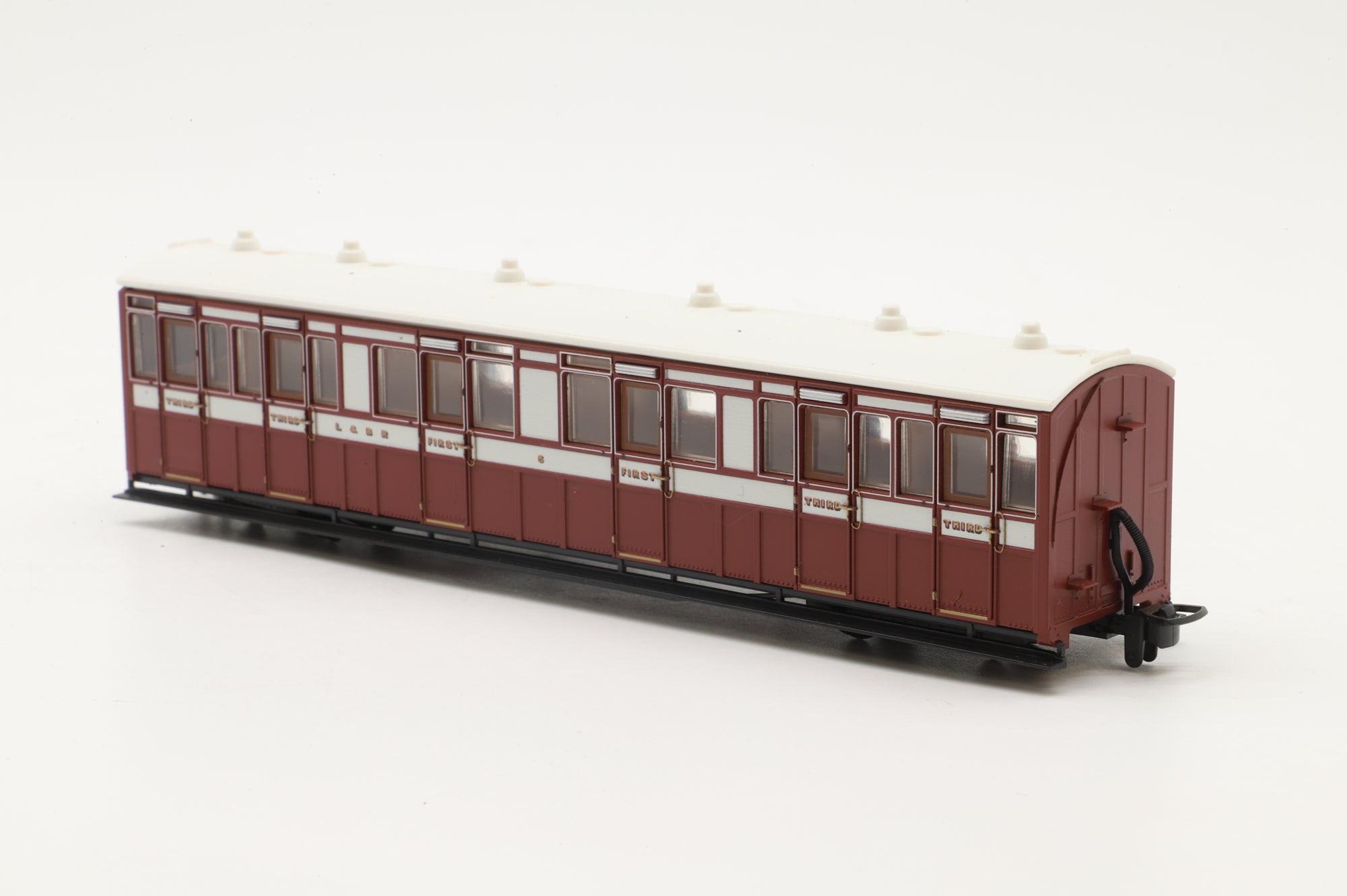 PECO OO-9 GR400A/420A Rake of 2x Narrow Gauge Coaches in L&B Maroon/Cream