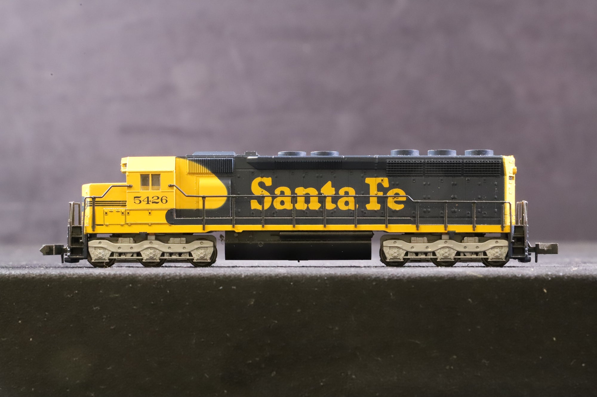 Kato N Gauge 176-312 EMD SD45 No.5426 in Santa Fe Livery