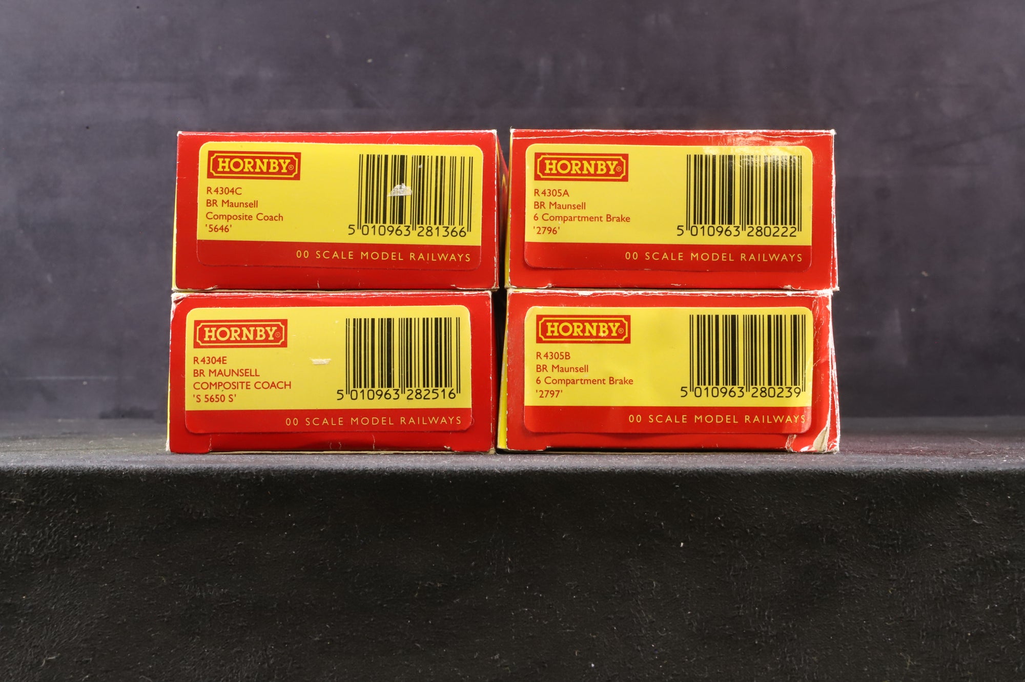 Hornby OO Rake of 4 BR Green Maunsell Coaches, Inc. R4304C, R4304E, R4305A & R4305B