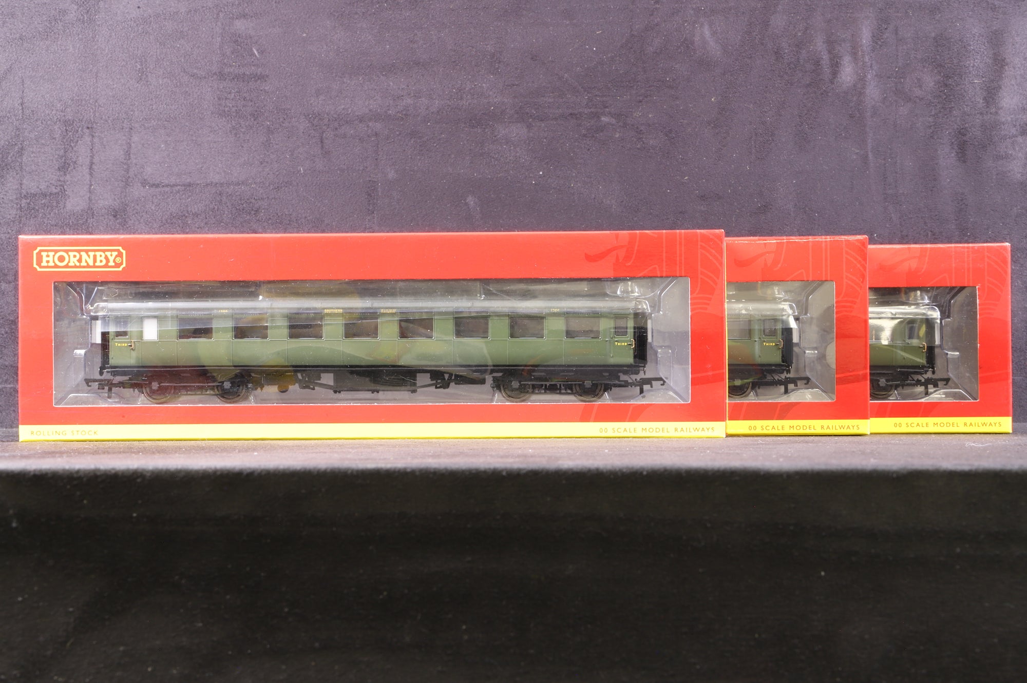 Hornby OO Rake of 3 SR Maunsell Kitchen/Dining Cars, Inc. R4816, R40030 & A