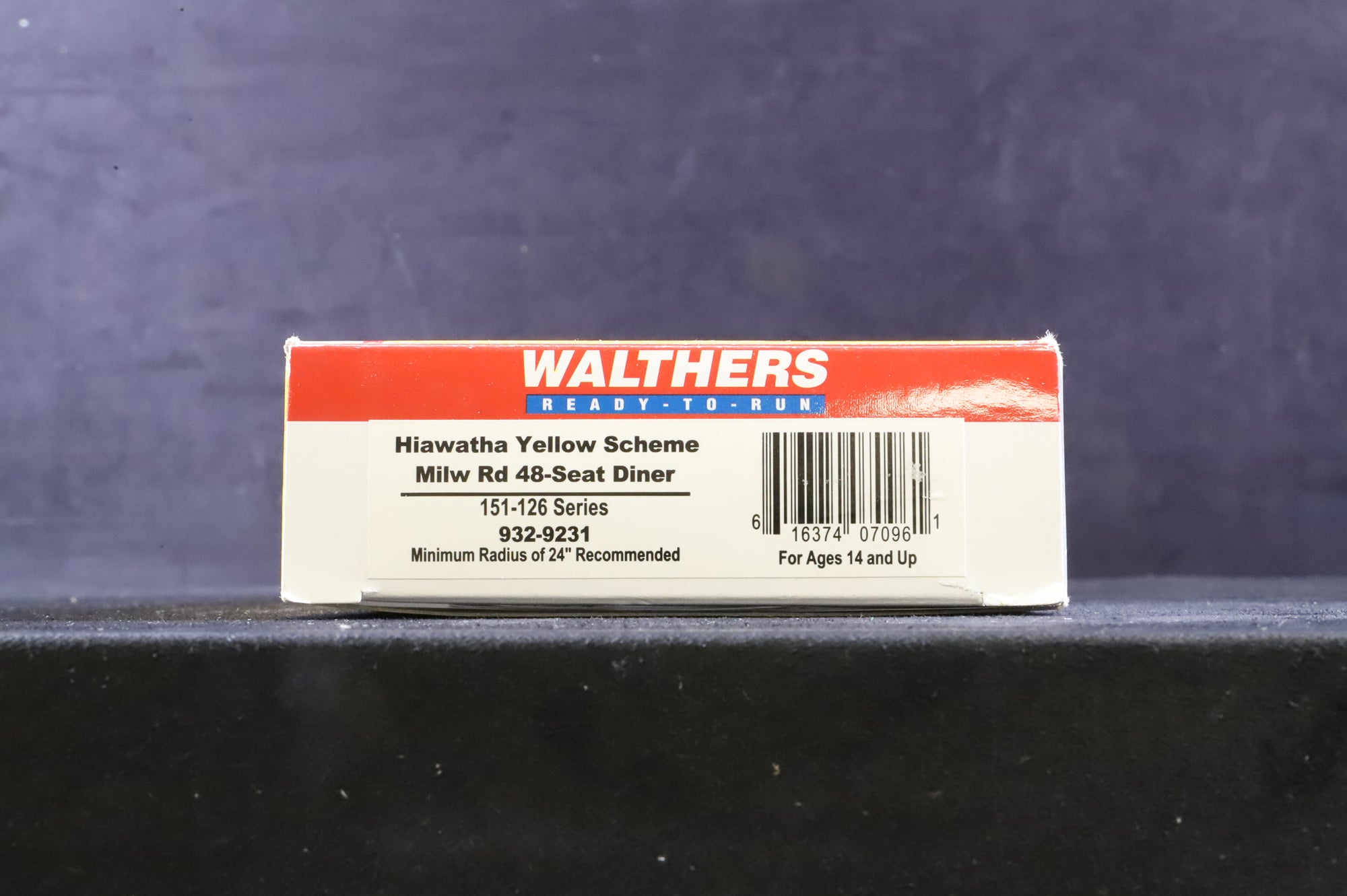 Walthers HO 832-9231 48 Seat Diner Hiawatha Yellow Scheme Coach