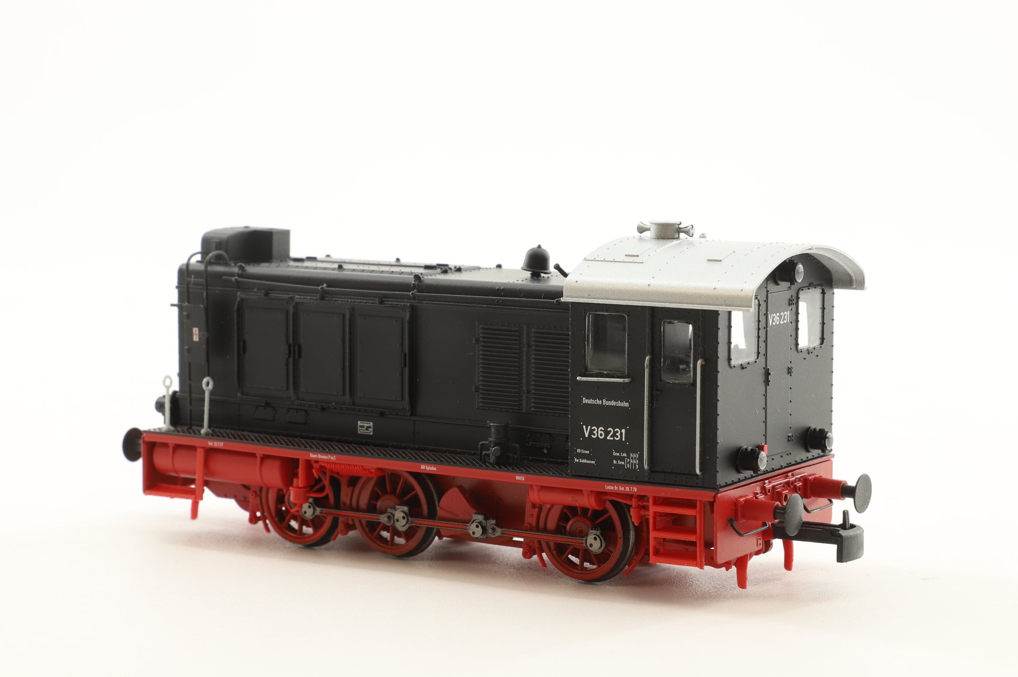 Brawa HO 41636 A/B Twin Pack of V36 Engines 204/231 in DB Black/Red - DCC Sound