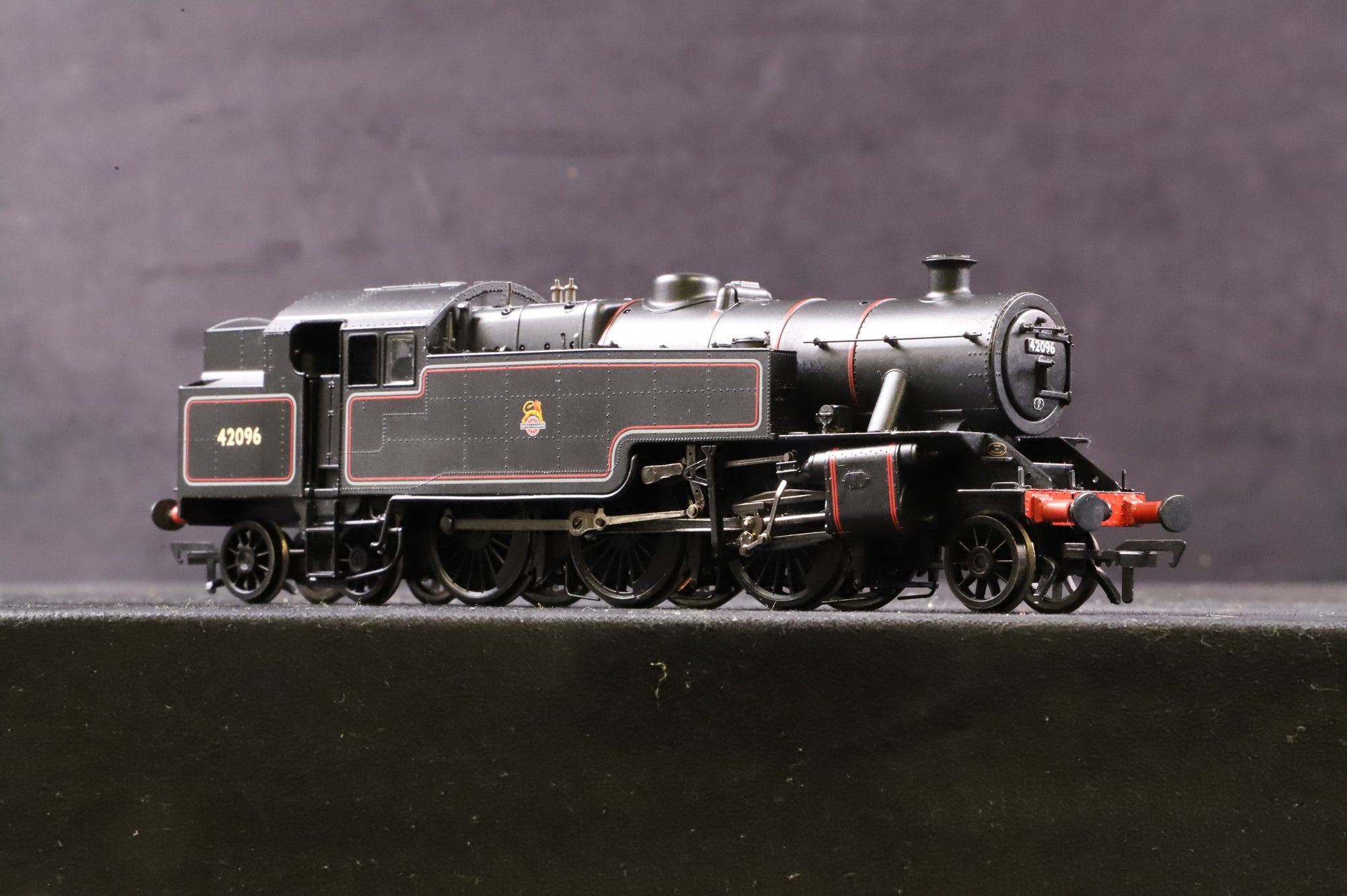 Bachmann OO 32-876 Fairburn Tank 42096 in Lined BR Black w/ Early Crests