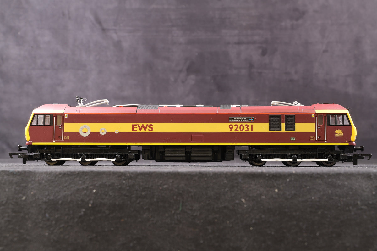 Hornby OO R2354B Co-Co Class 92 Electric Locomotive &#39;92031&#39; &#39;Institute Of Logistics &amp; Transport&#39; EWS