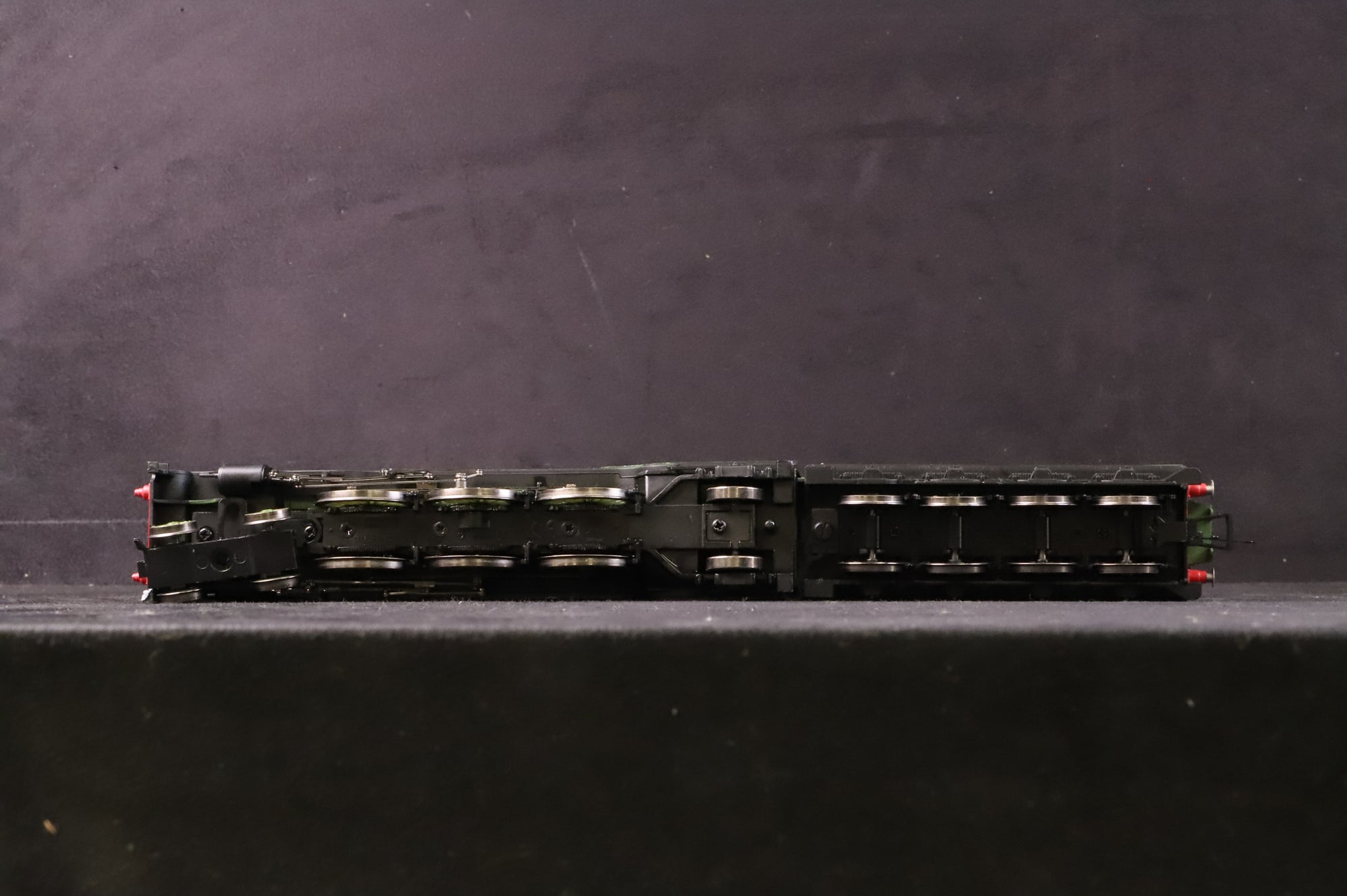 Hornby Railroad OO R3086 Class A1 '4472' 'Flying Scotsman' LNER Apple green