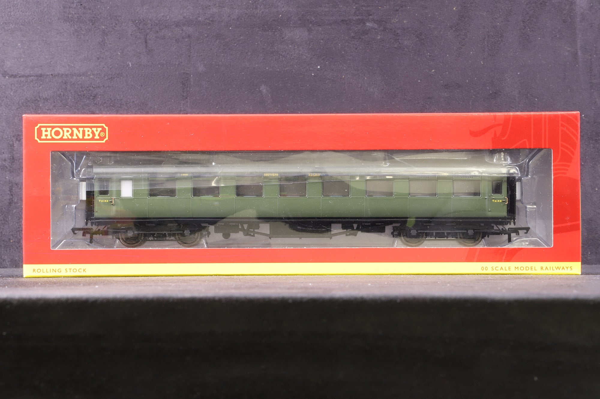 Hornby OO Rake of 3 SR Maunsell Kitchen/Dining Cars, Inc. R4816, R40030 & A