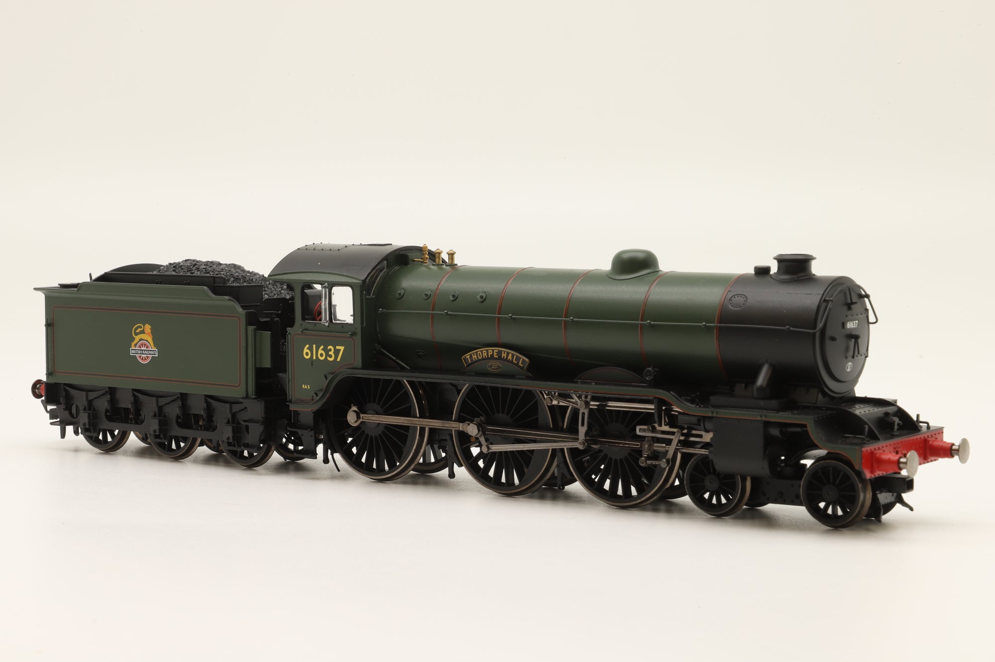 Hornby OO R2921X Class B17/1 '61637' 'Thorpe Hall' BR Green E/C DCC Fitted