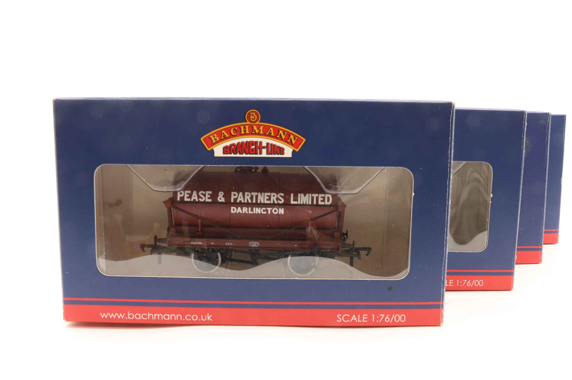 Bachmann OO Rake of 4 14T Tanks Wagons Pease & Partners Limited Inc. 37-662