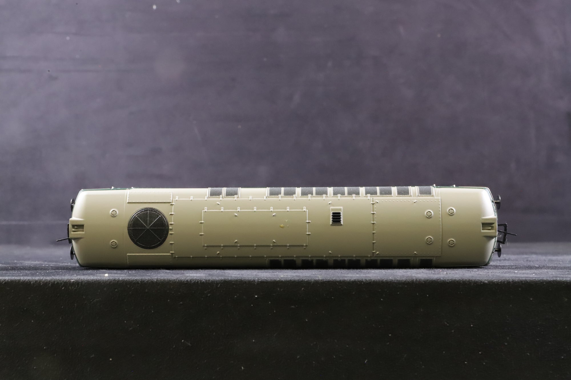 Heljan OO 33181 Class 33 D6585 in BR 'As-Built' Green