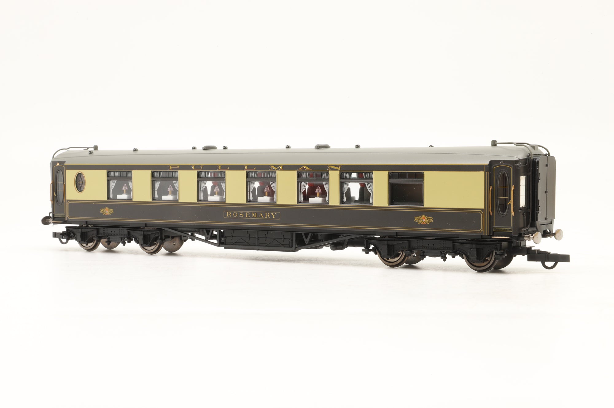 Hornby OO Pair of Pullman Coaches, Including R4163 & R4165