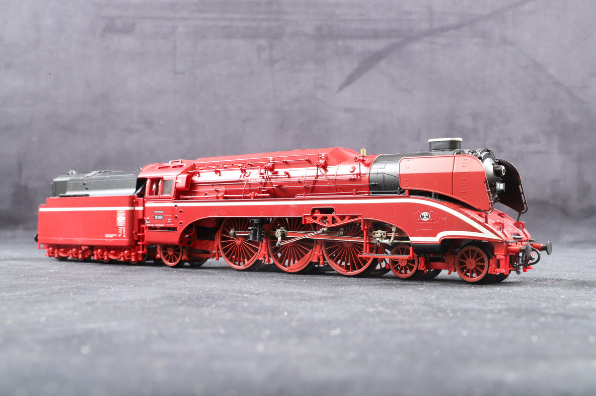 Roco HO 69203 Steam Locomotive &#39;18 201&#39; Elegance Design w/Sound, 3-Rail