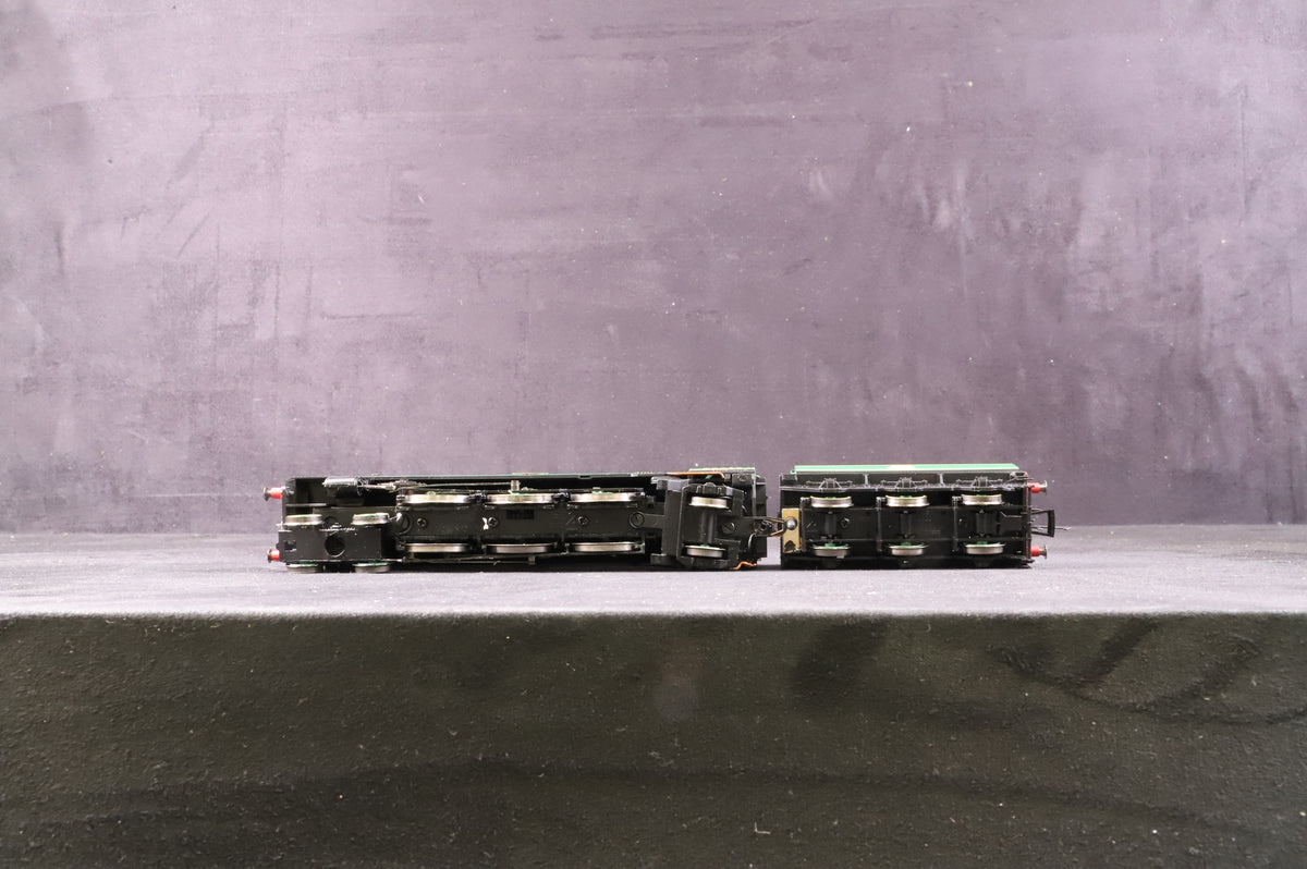 Hornby OO R2692 Battle of Britain Class 34090 &#39;Sir Eustace of Missenden&#39; in SR-Style Lined Green w/ Early BR Crests