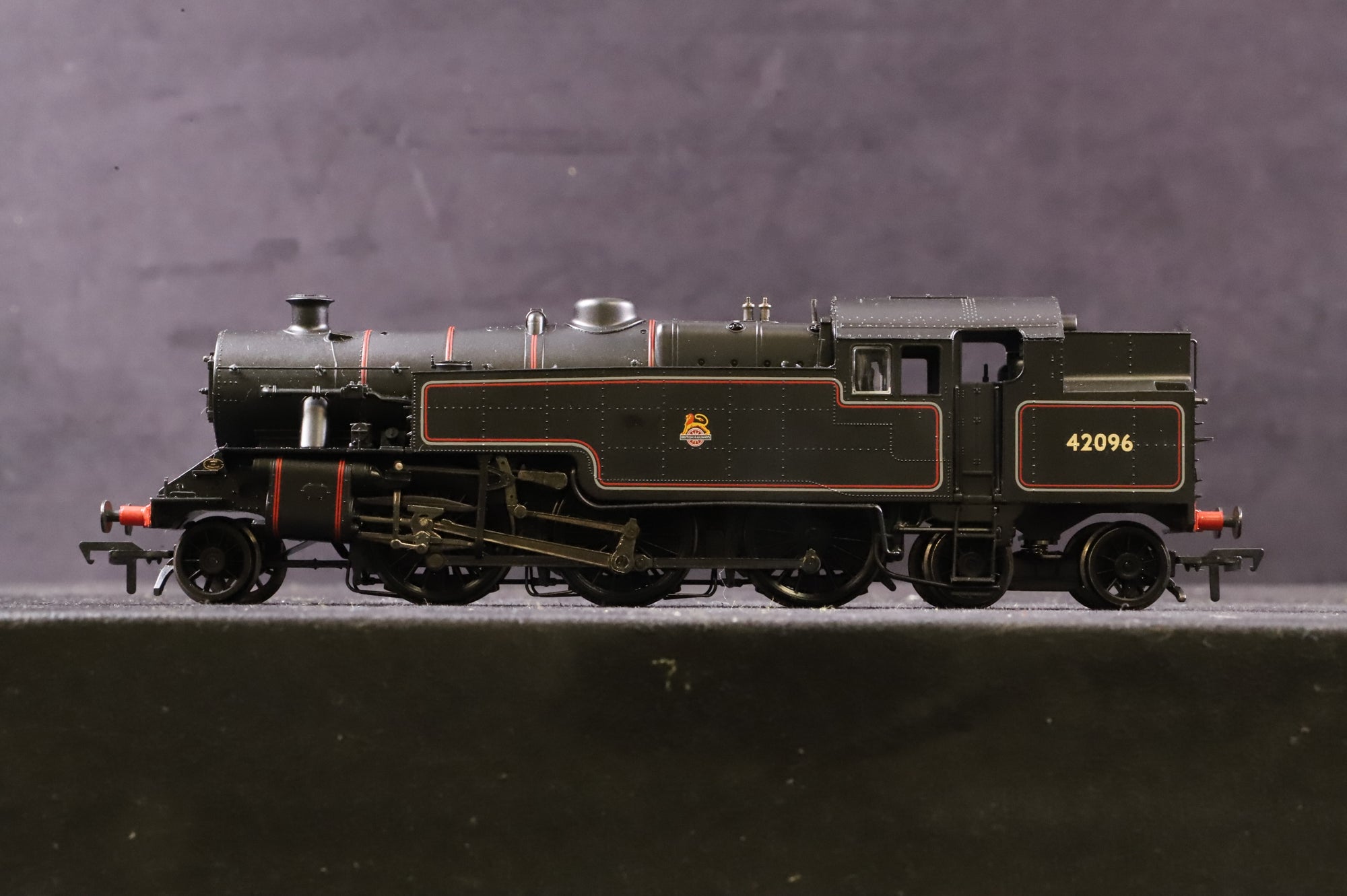 Bachmann OO 32-876 Fairburn Tank 42096 in Lined BR Black w/ Early Crests