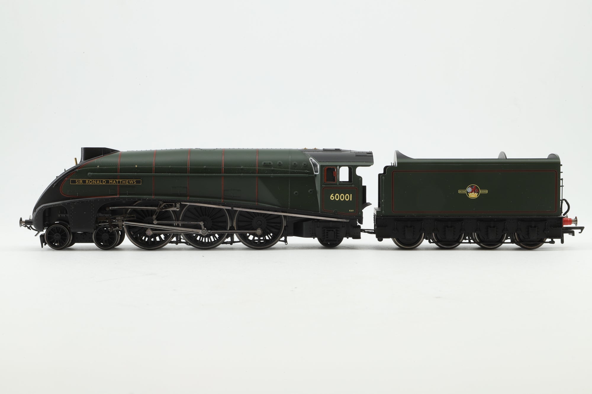 Hornby OO R2896XS Class A4 60001 'Sir Ronald Mathews' in Lined BR Green w/ Late Crests - DCC Sound