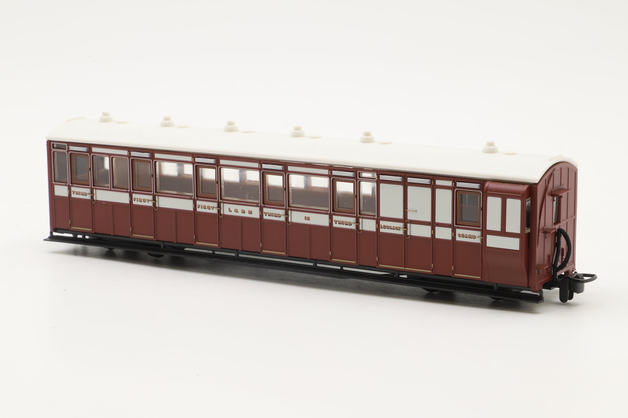 PECO OO-9 GR400A/420A Rake of 2x Narrow Gauge Coaches in L&B Maroon/Cream