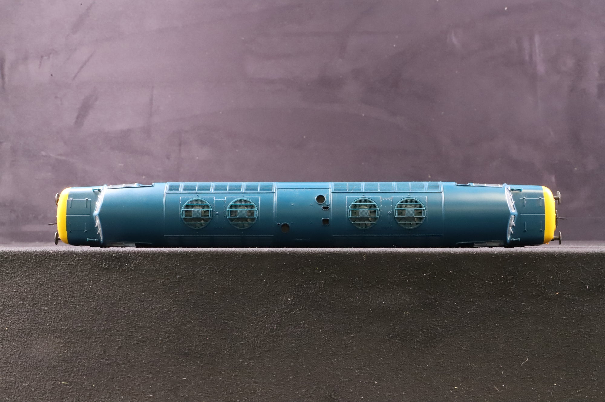 Bachmann OO 32-526DS Class 55 '55018' 'Ballymoss' BR Blue DCC Sound