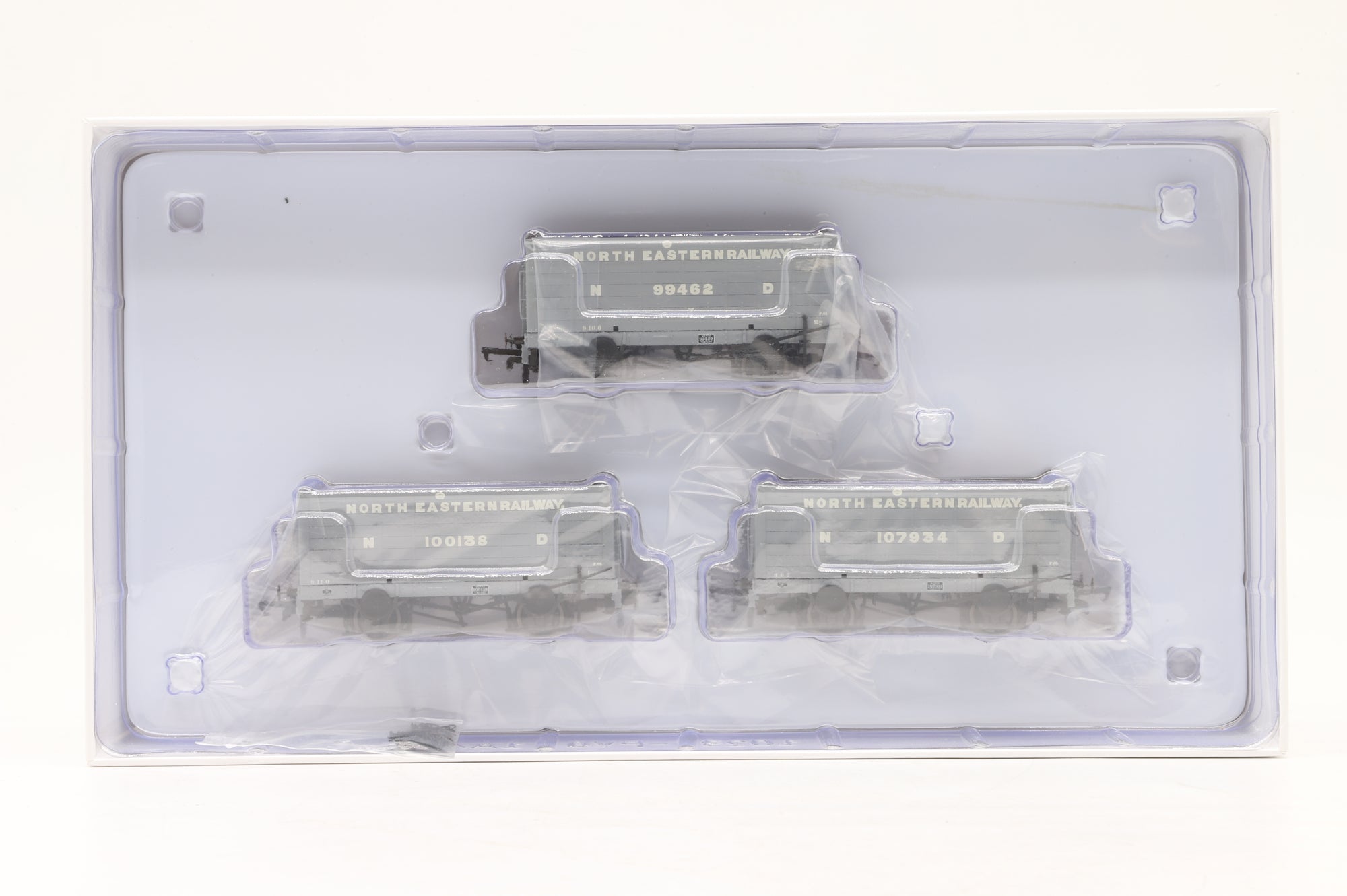 Accurascale OO ACC2820 NER P8 Hopper Triple Pack D