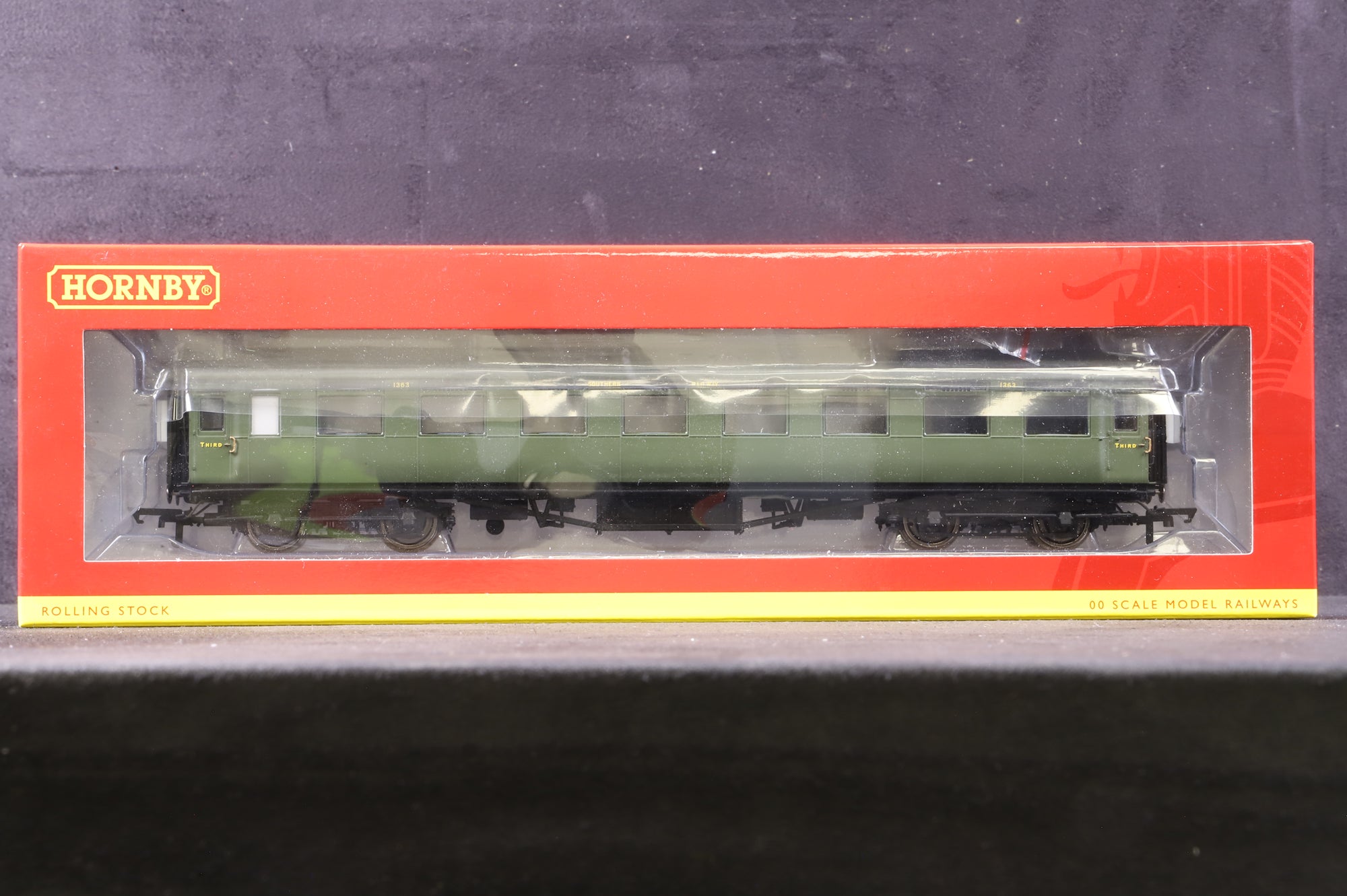 Hornby OO Rake of 3 SR Maunsell Kitchen/Dining Cars, Inc. R4816, R40030 & A