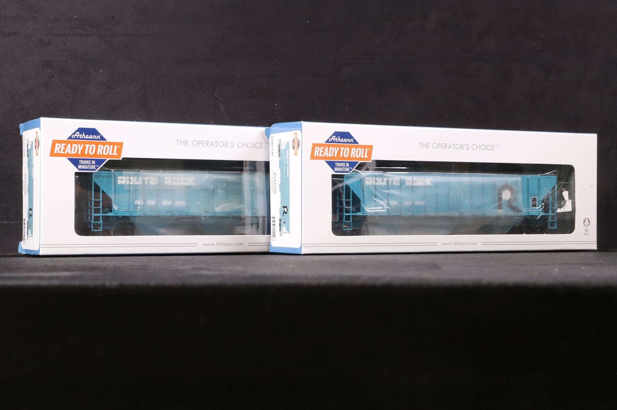 Athearn HO ATH15549/50 2x PS4740 Hoppers No.801024/295 in Rock Island 'Route Rock' Livery