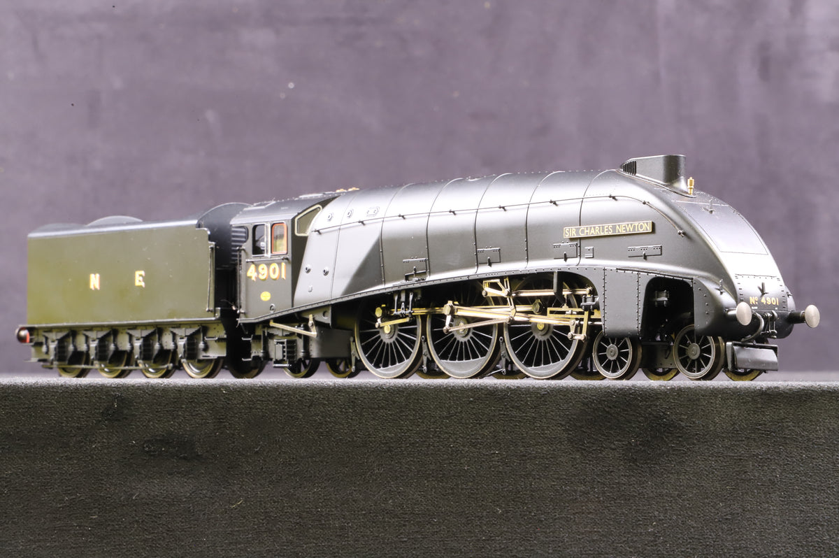 Hornby OO R2338 Class A4 &#39;4901&#39; &#39;Sir Charles Newton&#39; NE Black DCC Fitted